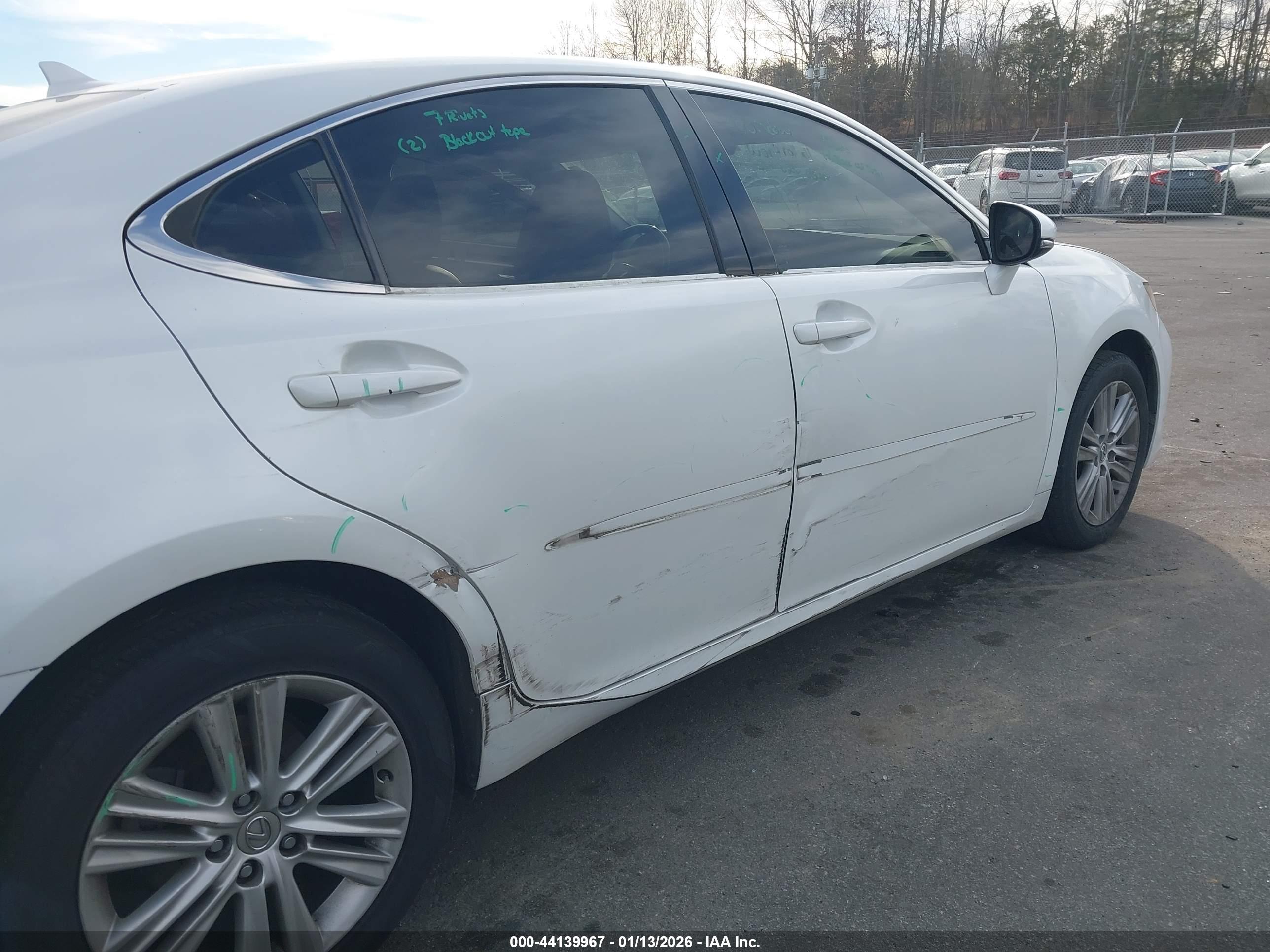 LEXUS ES image 6