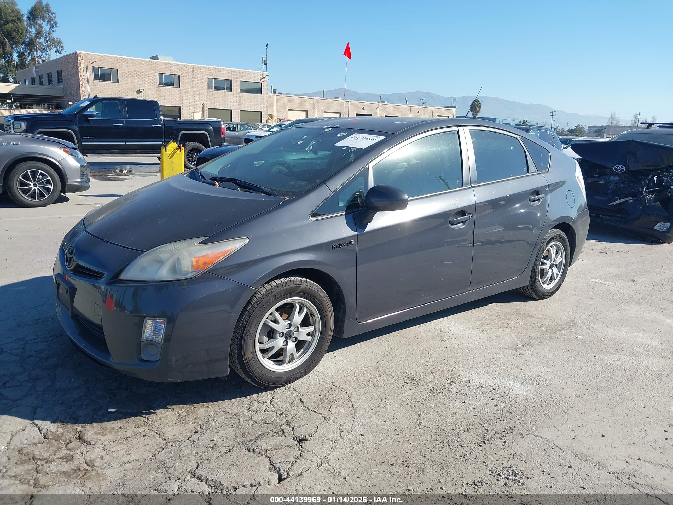 TOYOTA PRIUS image 2