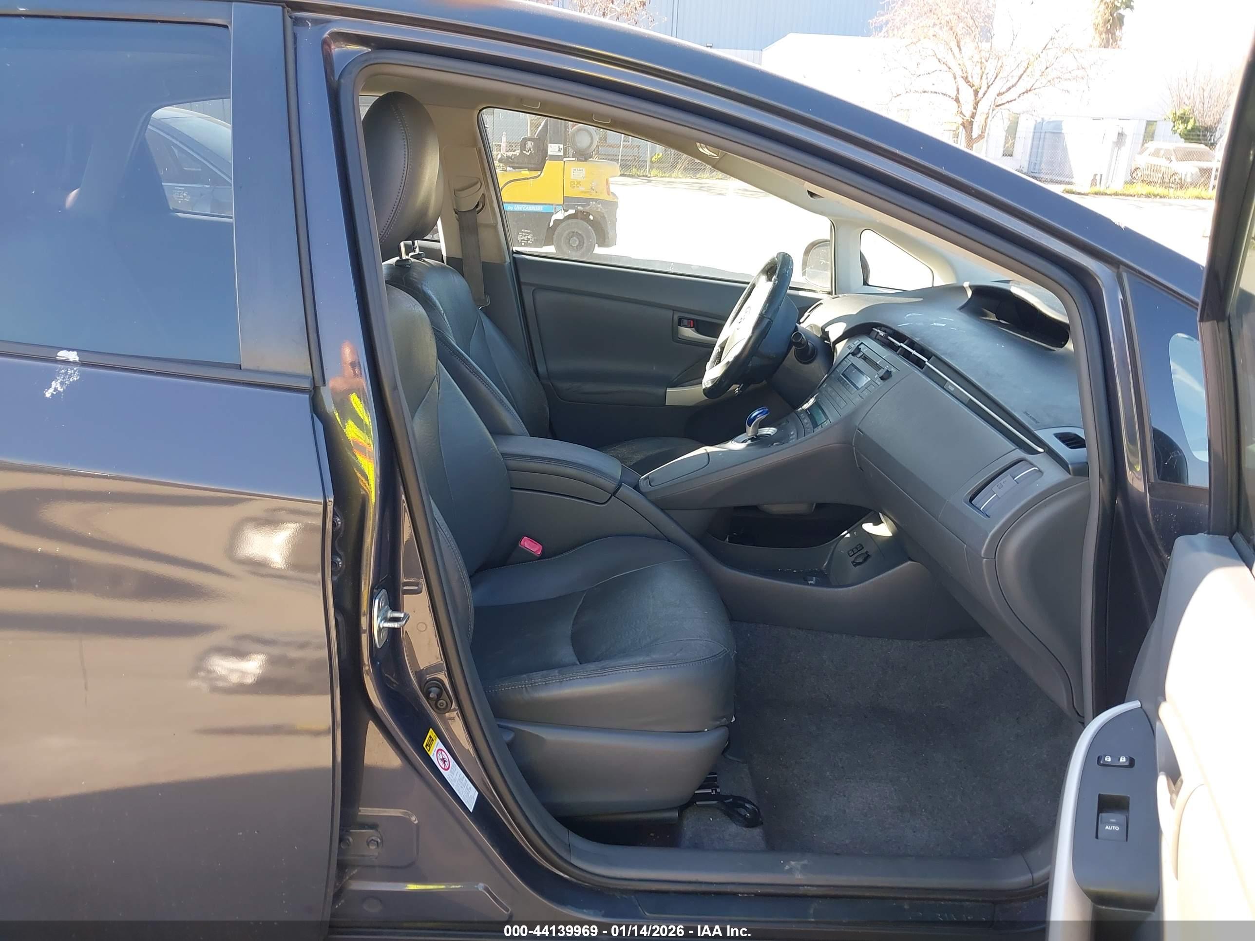 TOYOTA PRIUS image 5