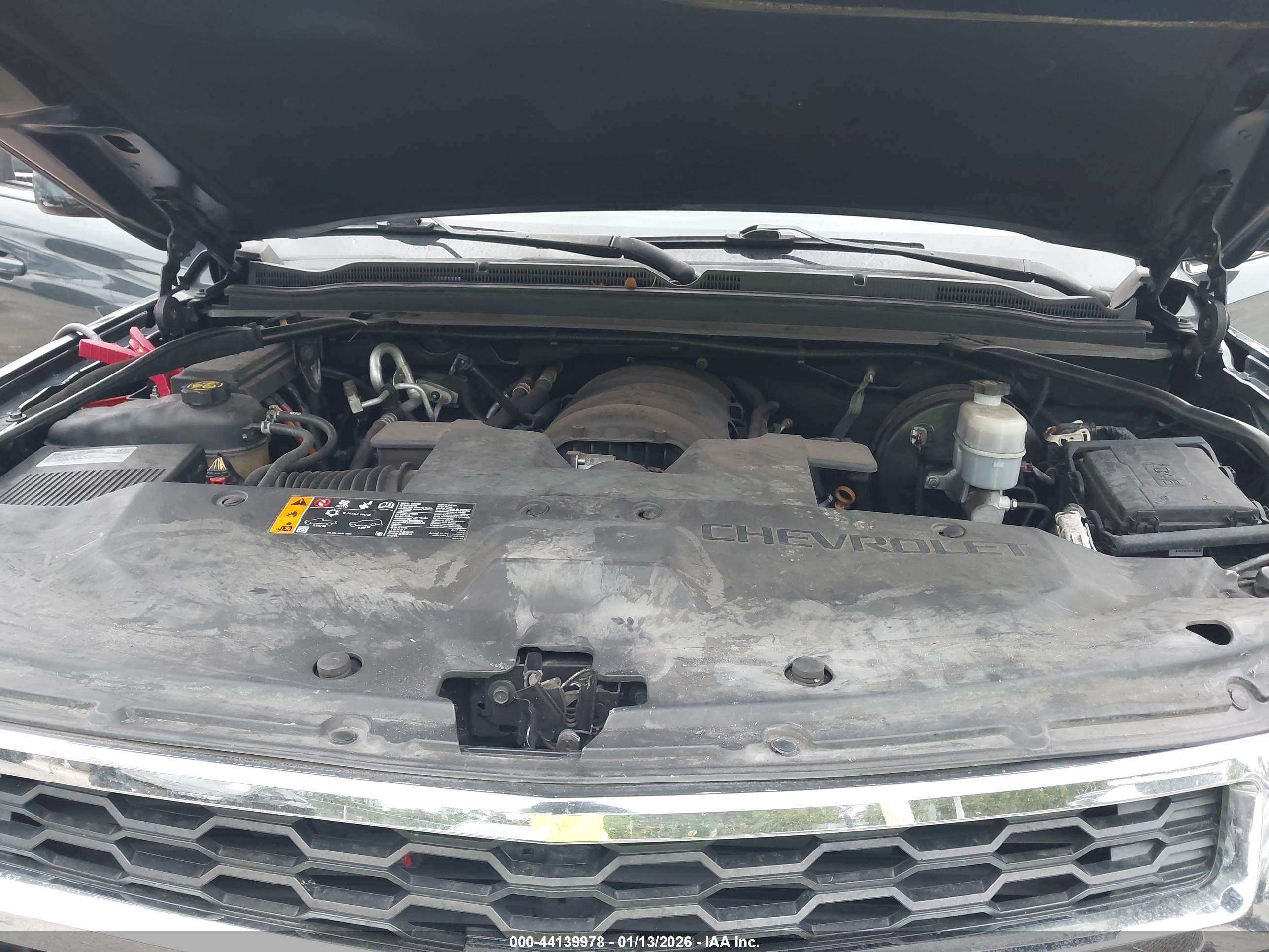 CHEVROLET SUBURBAN image 10