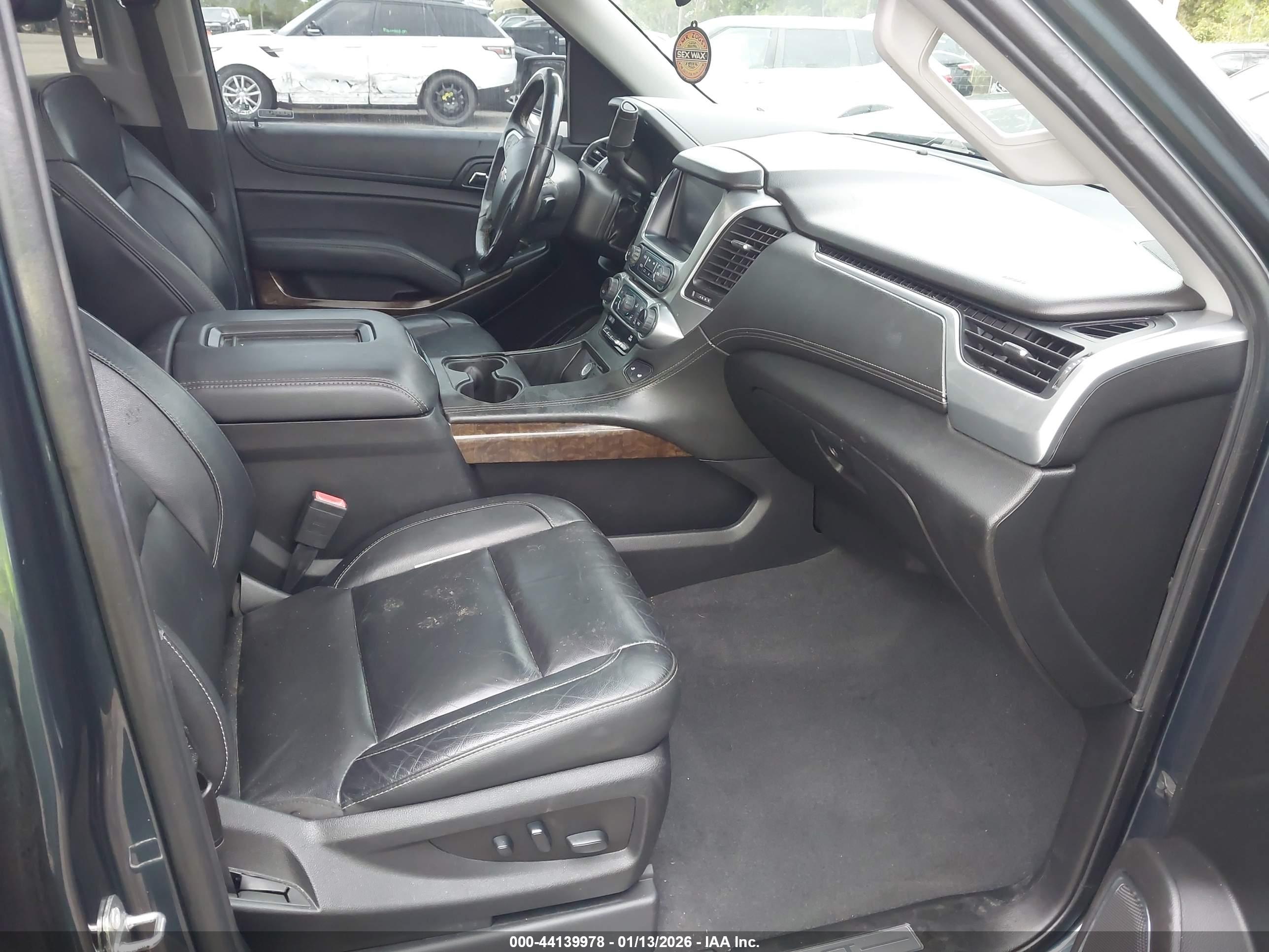 CHEVROLET SUBURBAN image 5