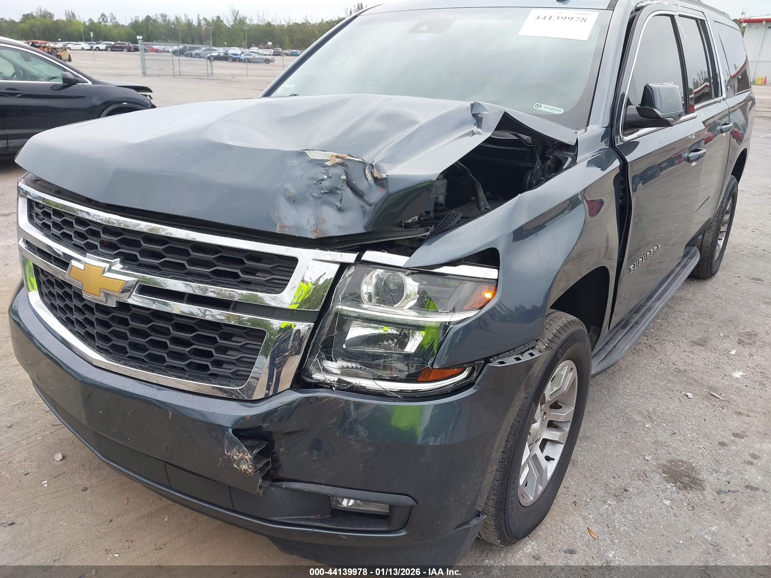 CHEVROLET SUBURBAN image 6