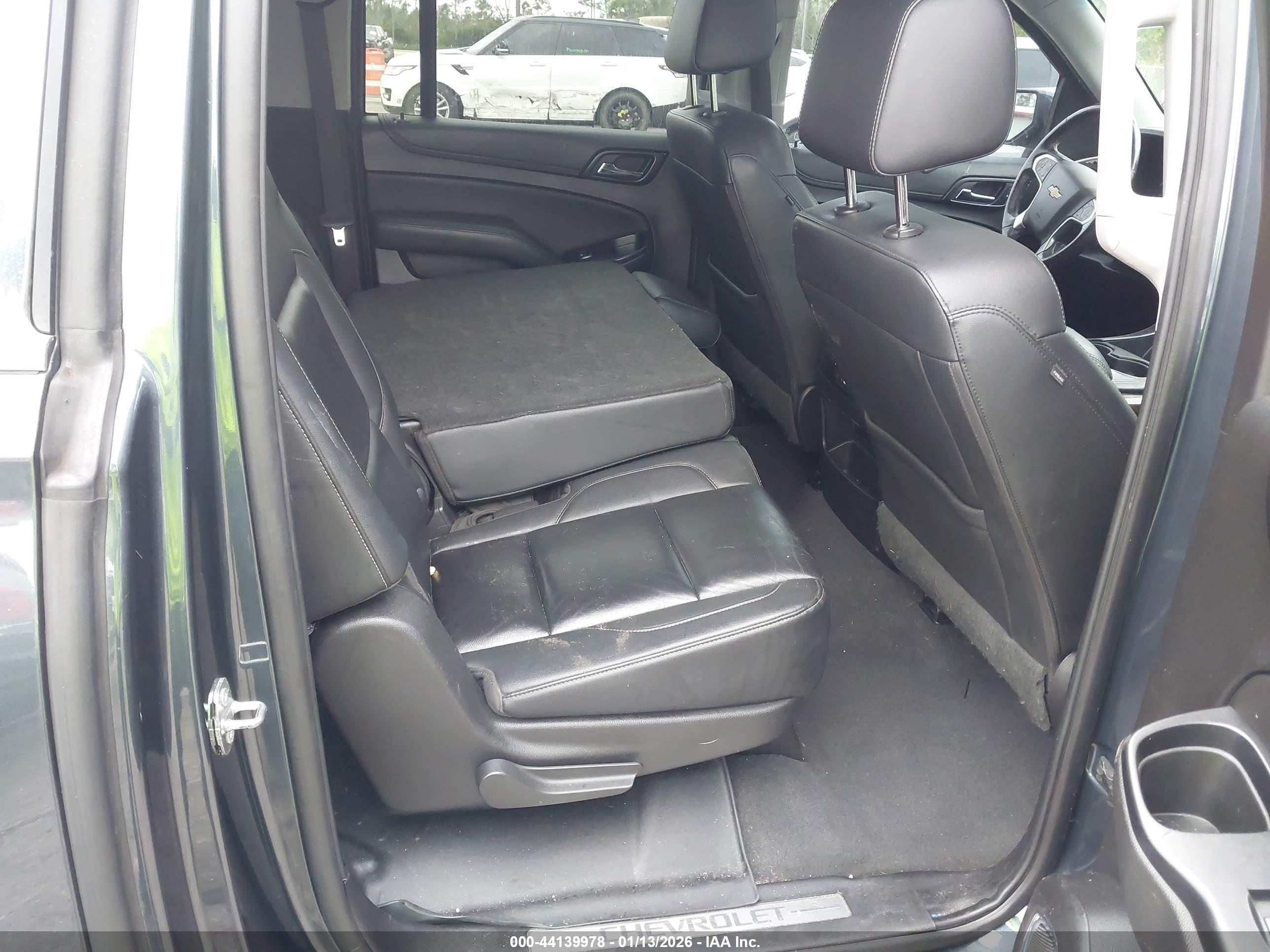 CHEVROLET SUBURBAN image 8