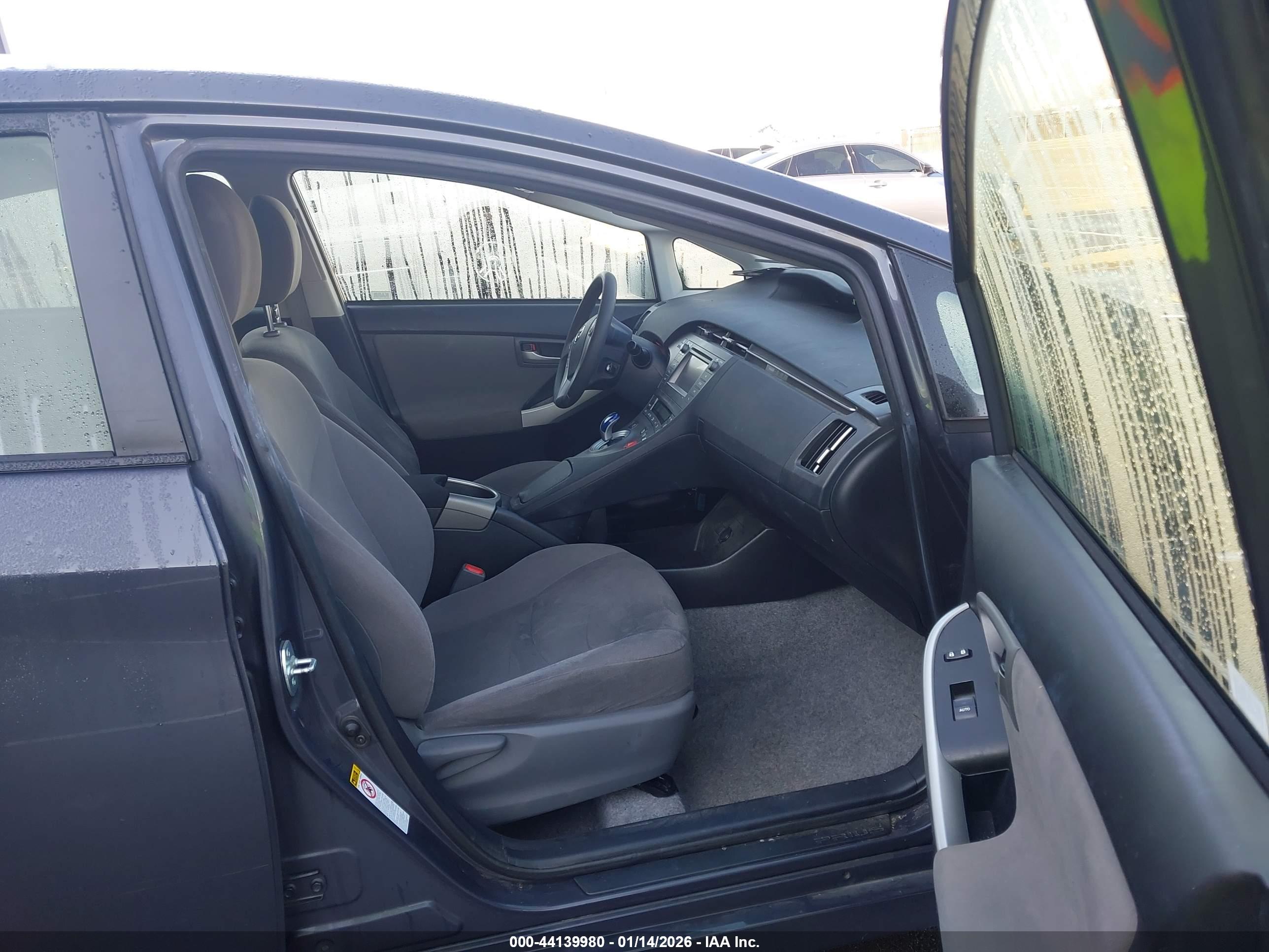 TOYOTA PRIUS image 5