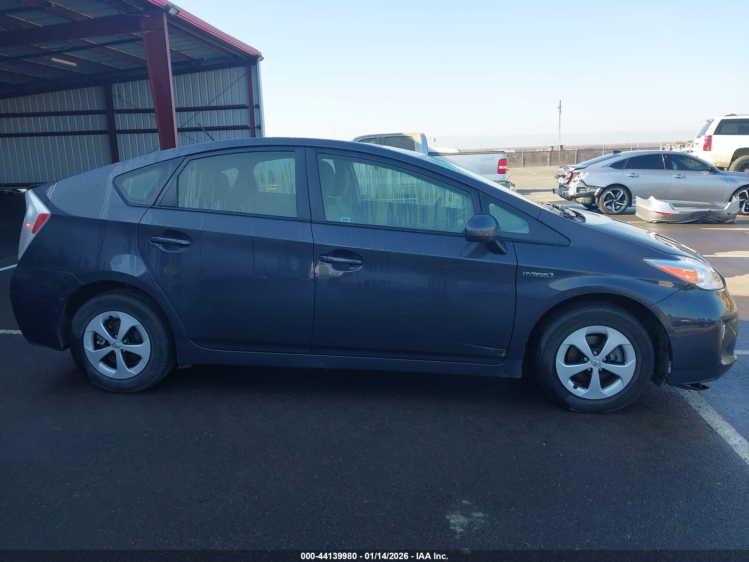 TOYOTA PRIUS image 6