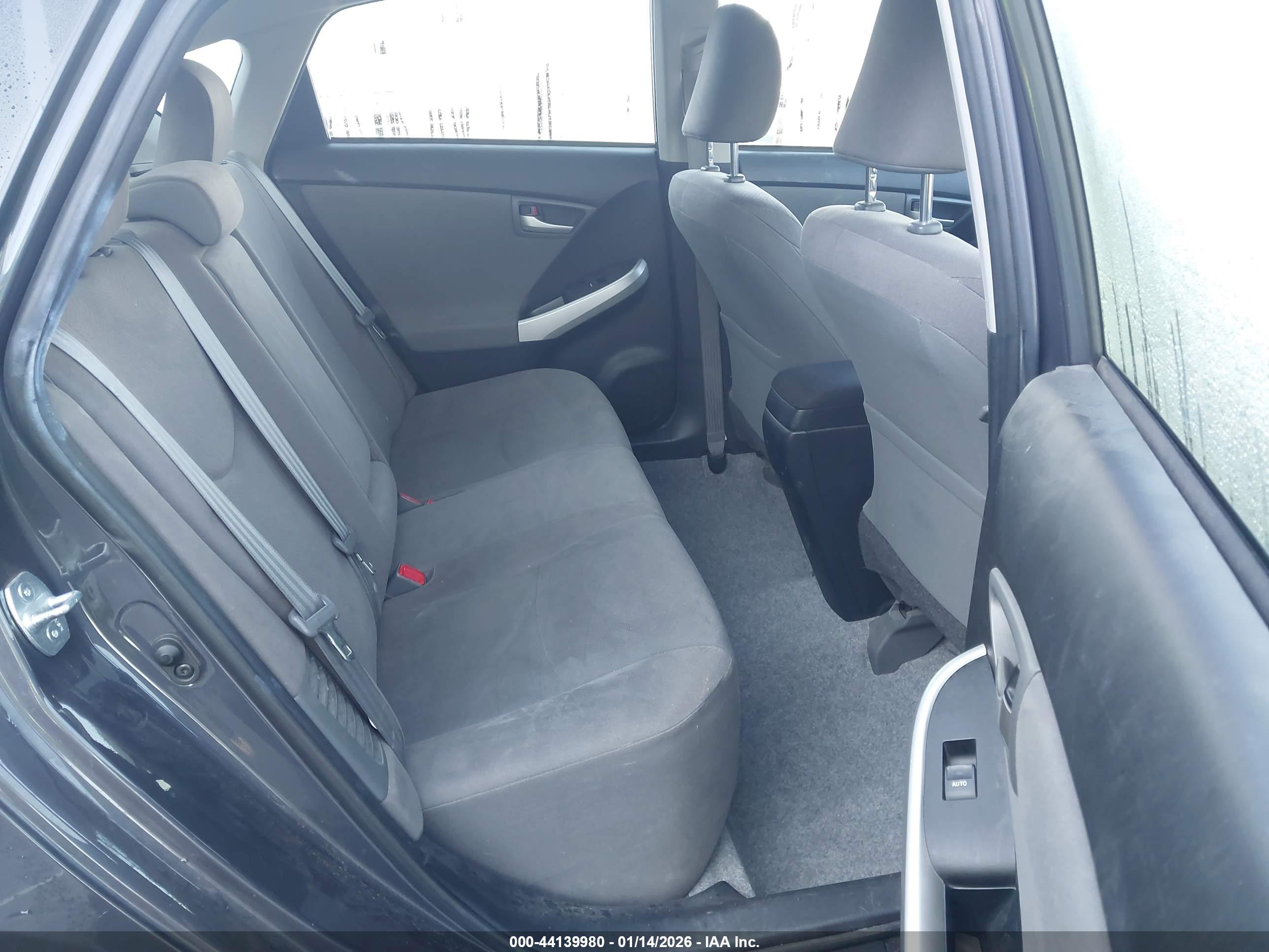 TOYOTA PRIUS image 8
