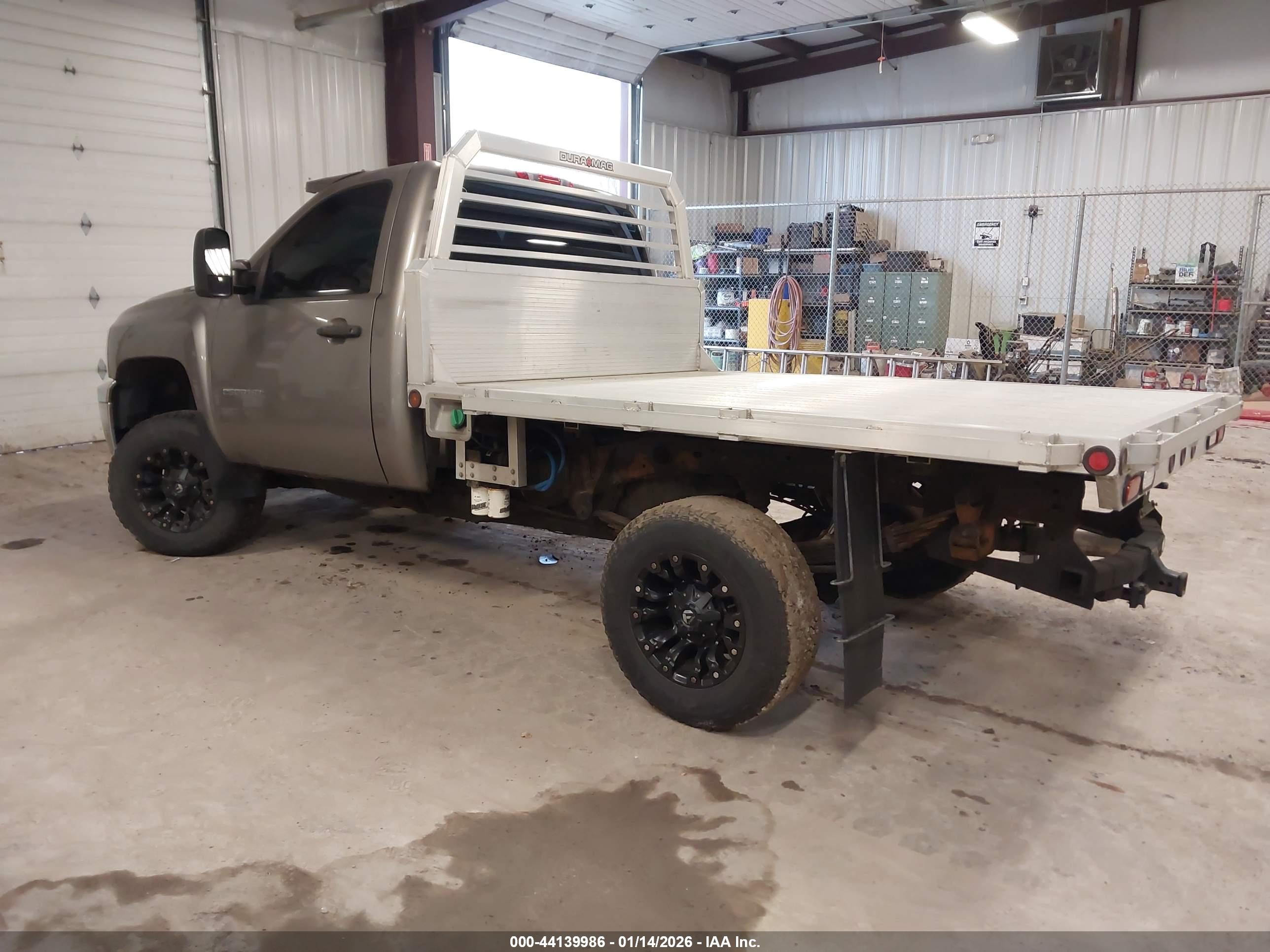 CHEVROLET SILVERADO image 3