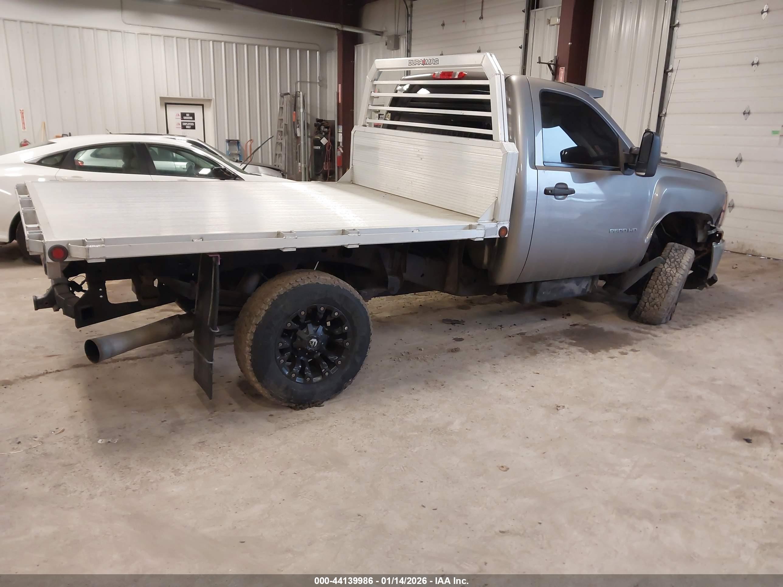 CHEVROLET SILVERADO image 4