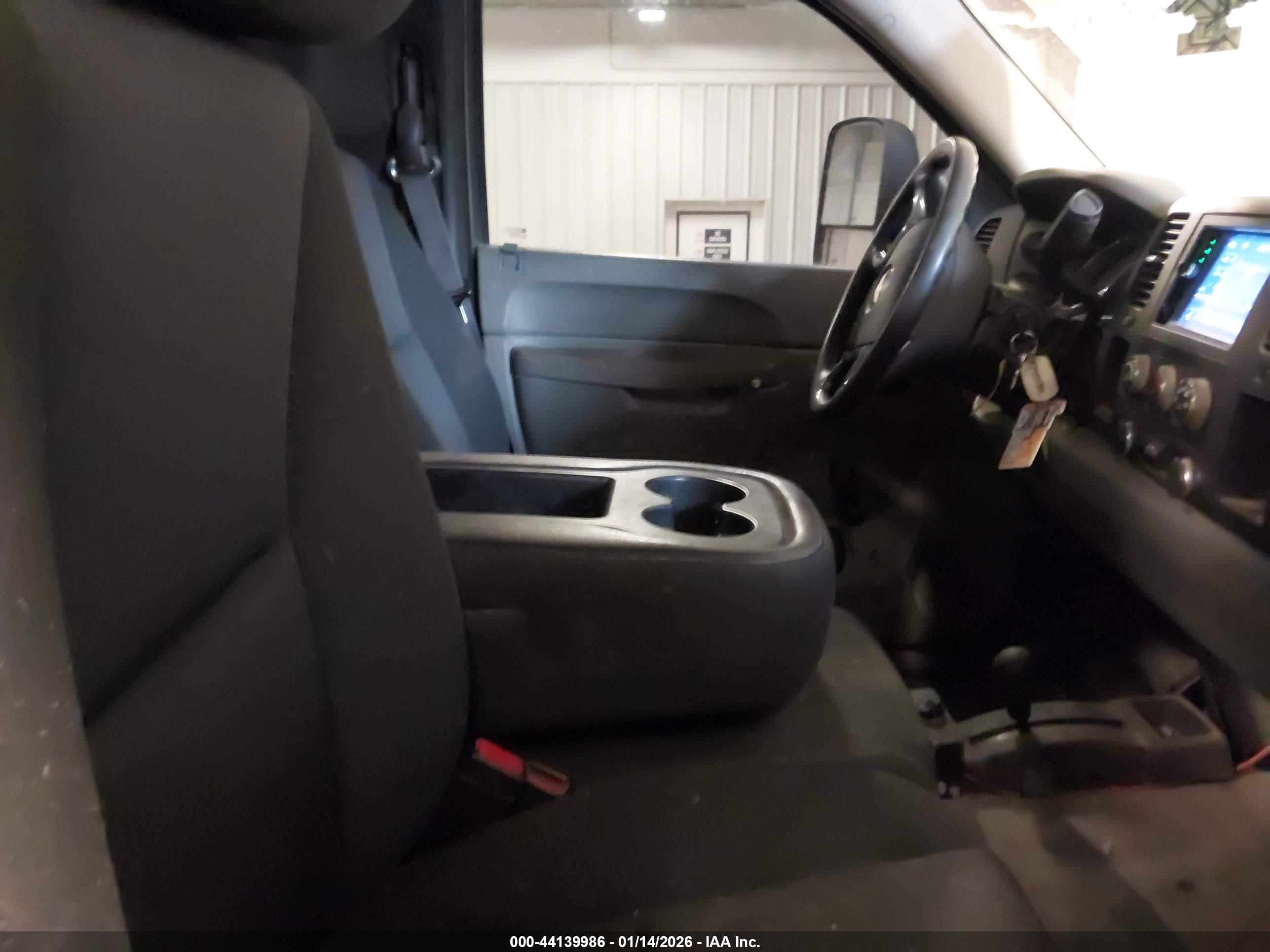 CHEVROLET SILVERADO image 5