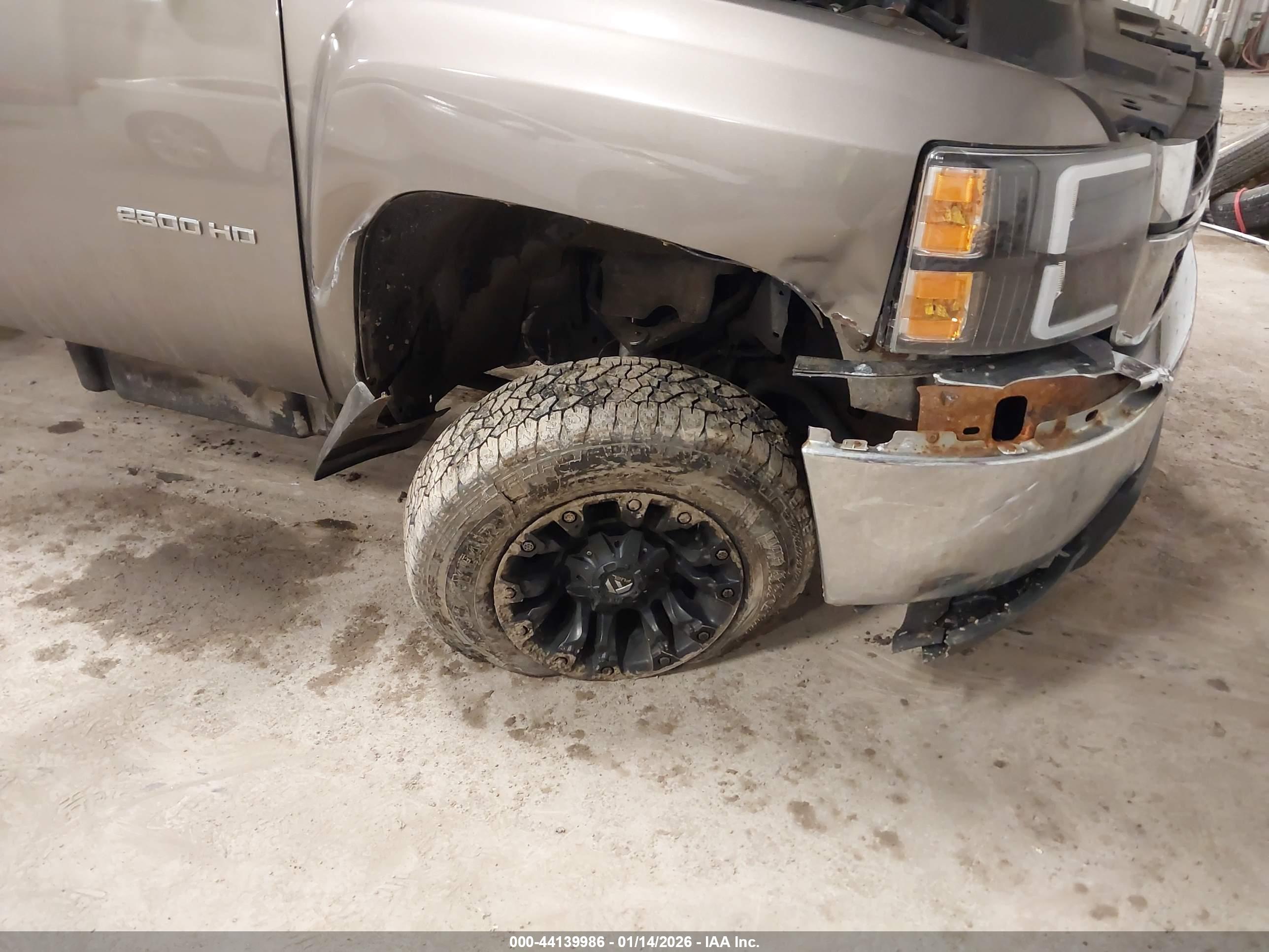 CHEVROLET SILVERADO image 6