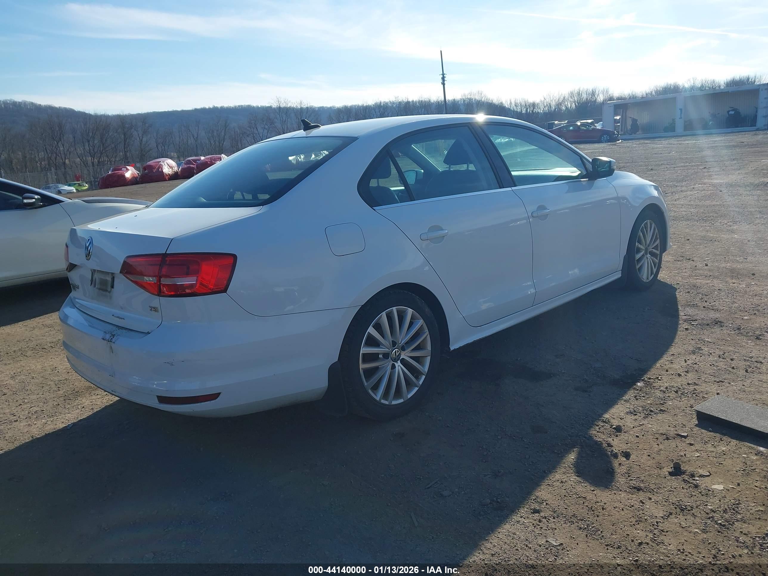 VOLKSWAGEN JETTA image 4