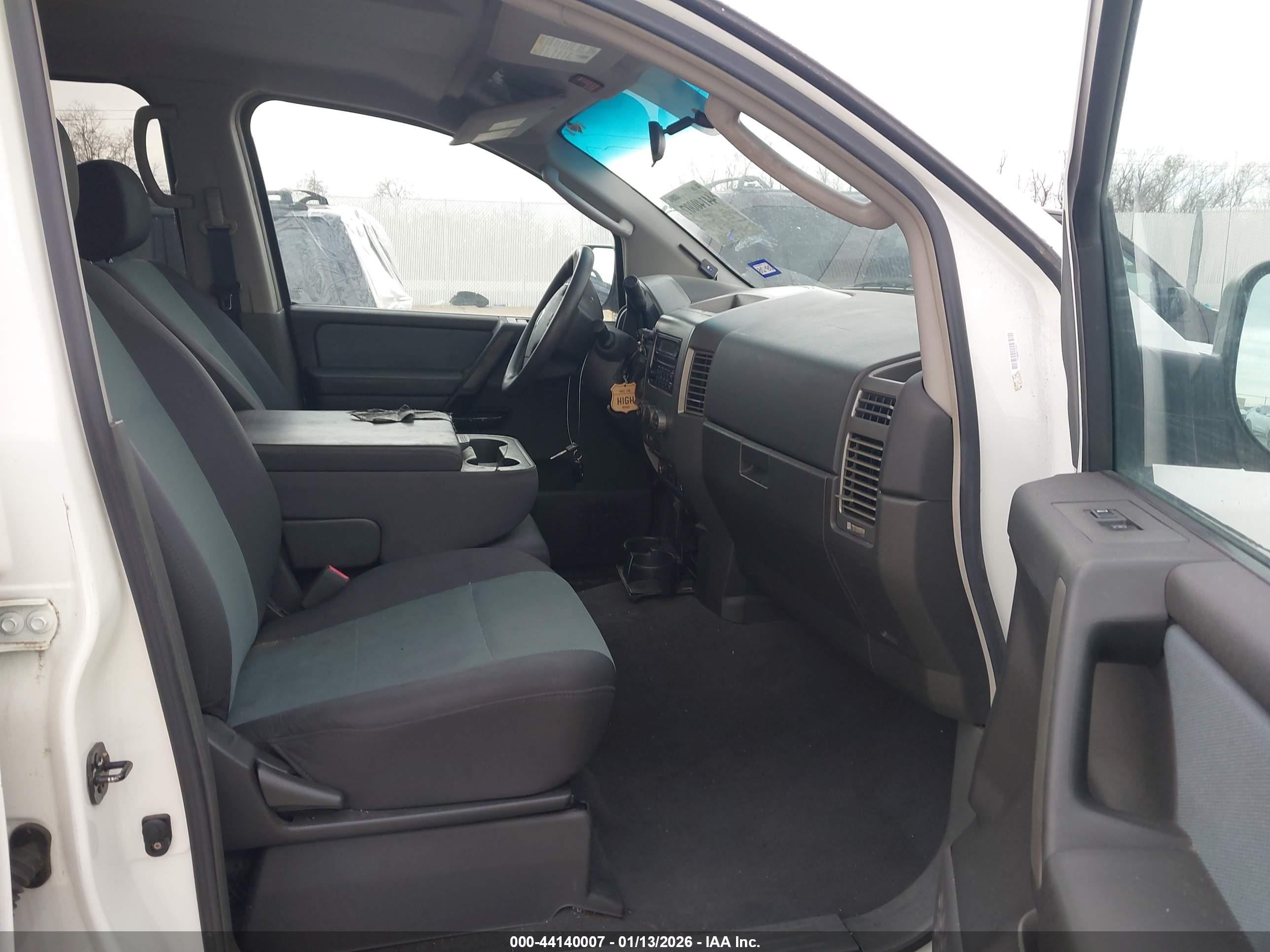 NISSAN TITAN image 5