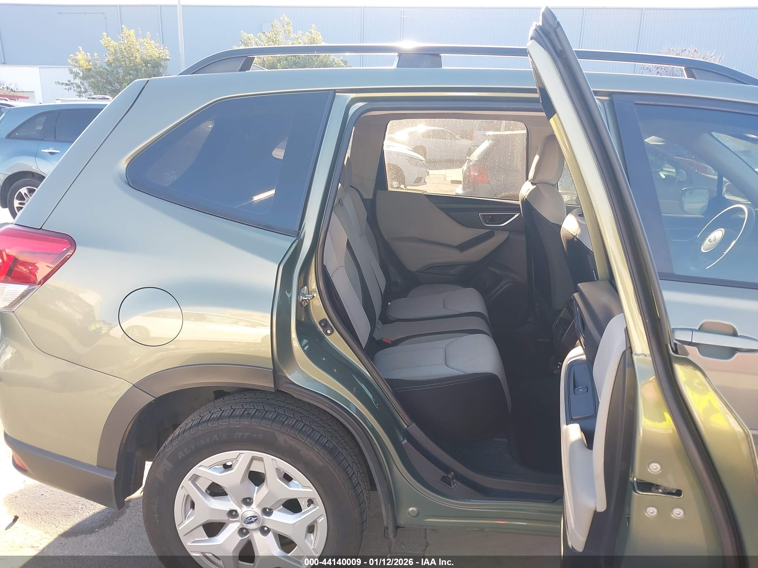SUBARU FORESTER image 8