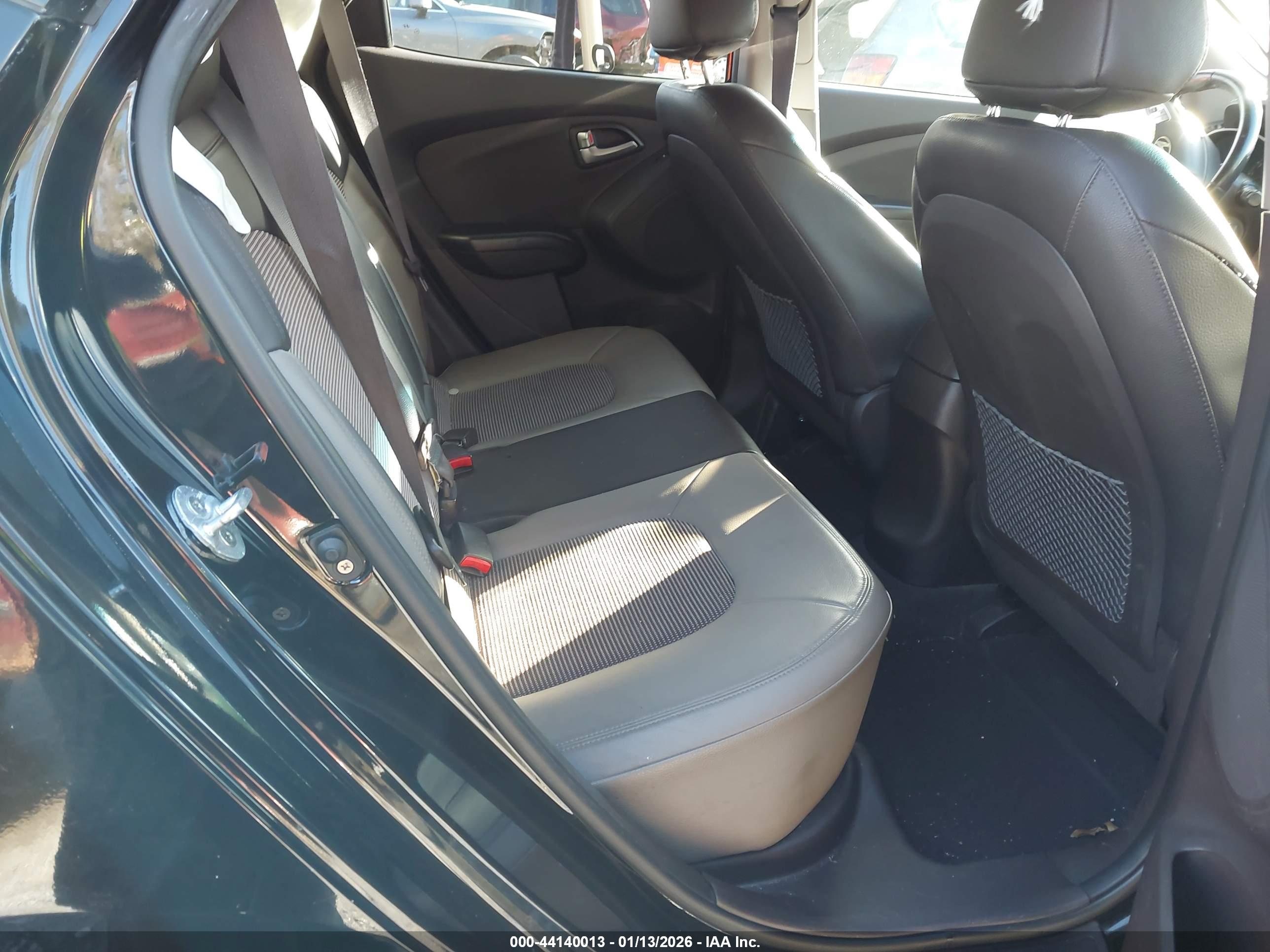 HYUNDAI TUCSON image 8