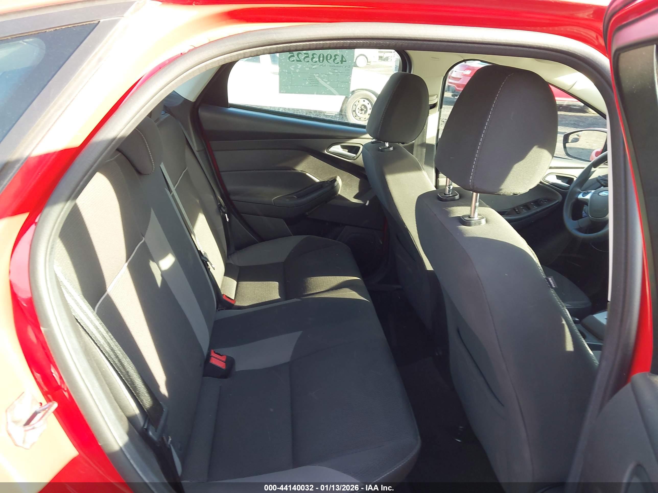 FORD FOCUS image 8