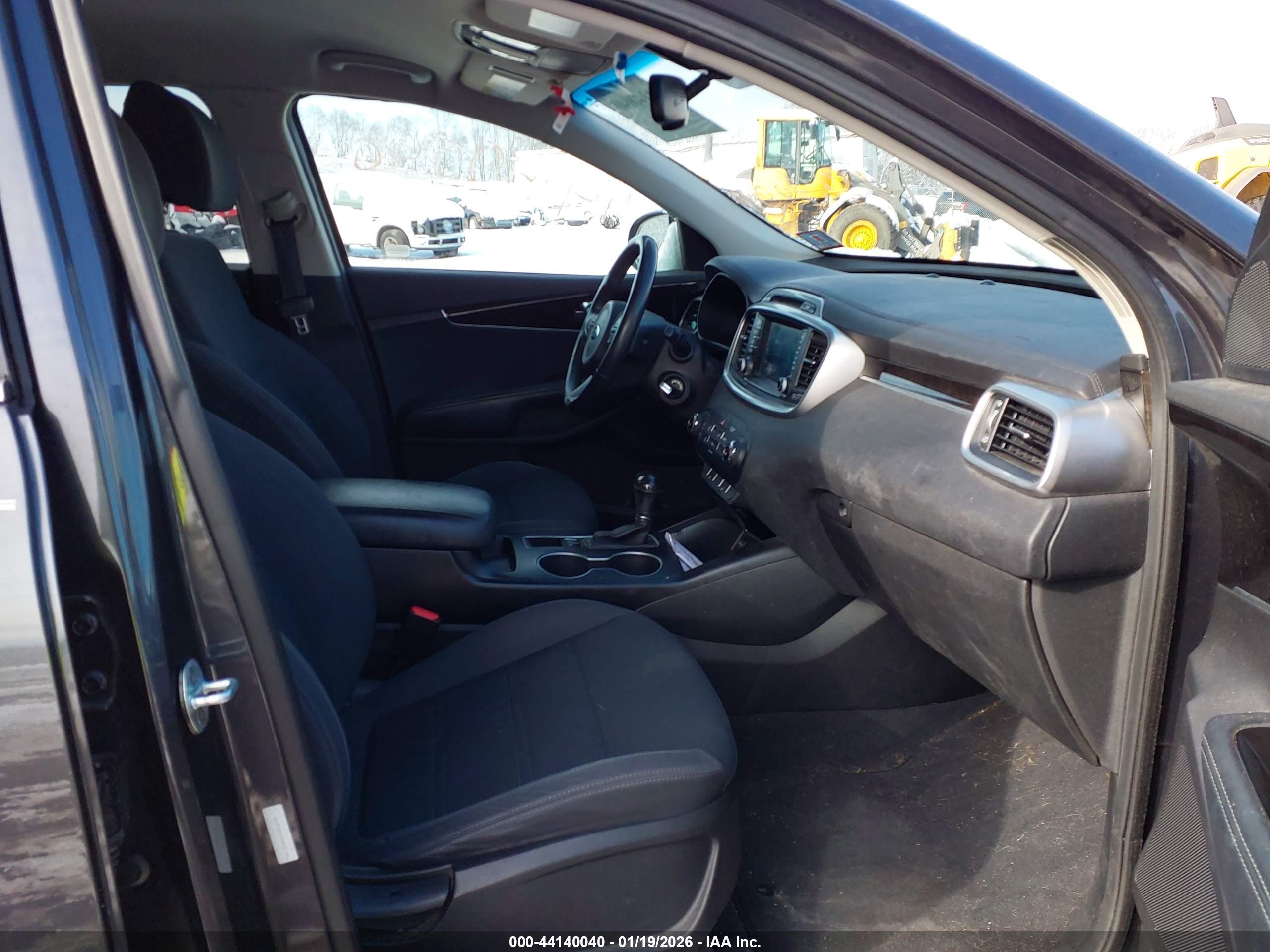 KIA SORENTO image 5