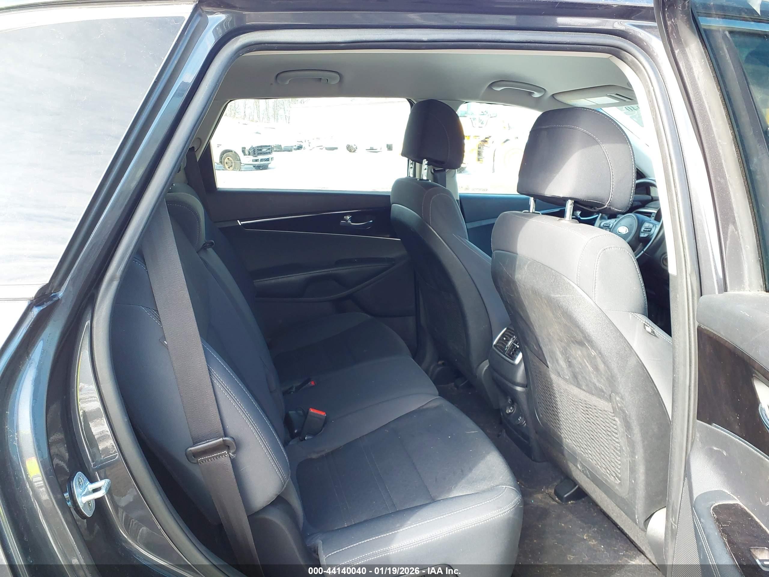 KIA SORENTO image 8