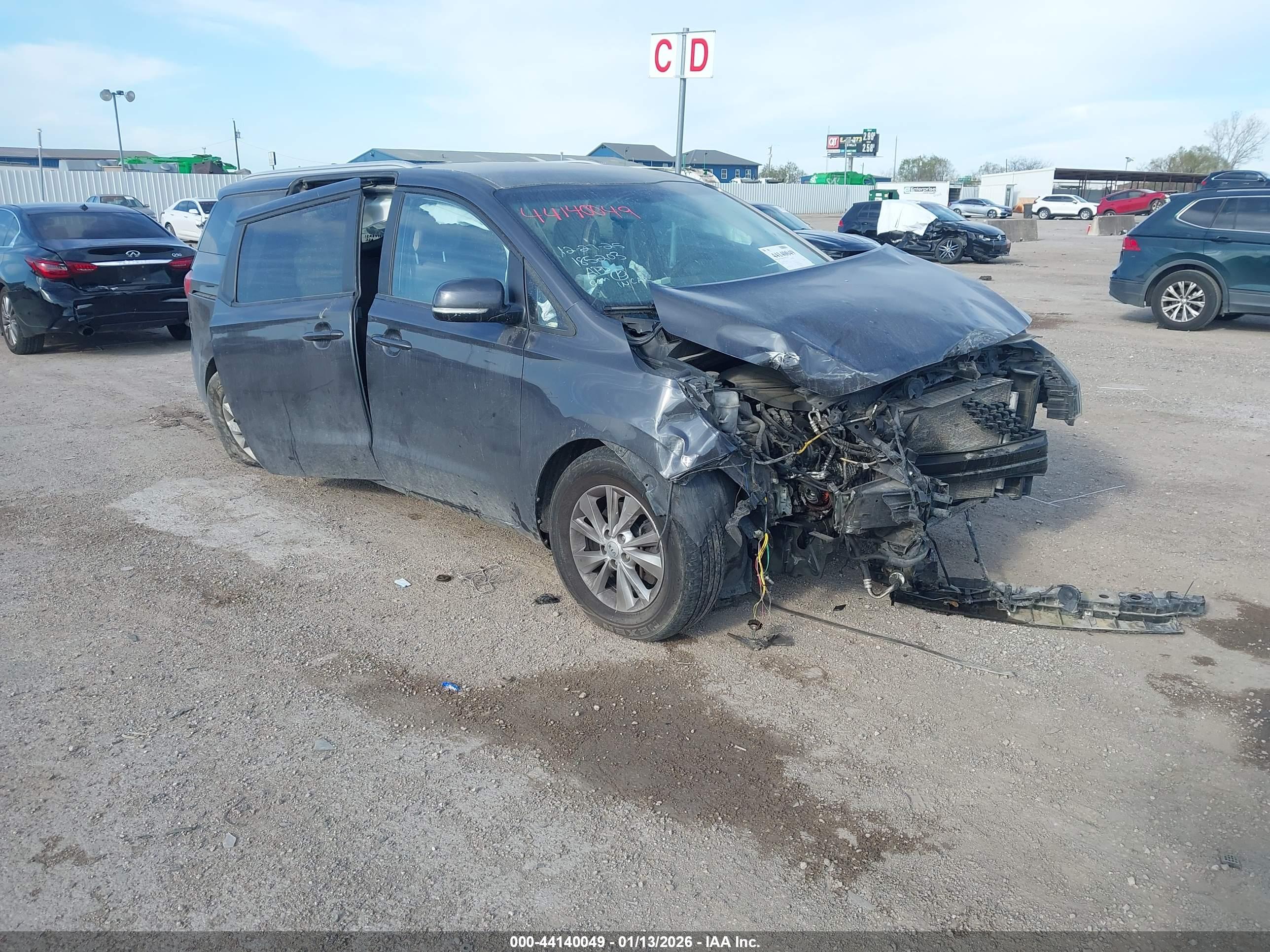 KIA SEDONA image 6
