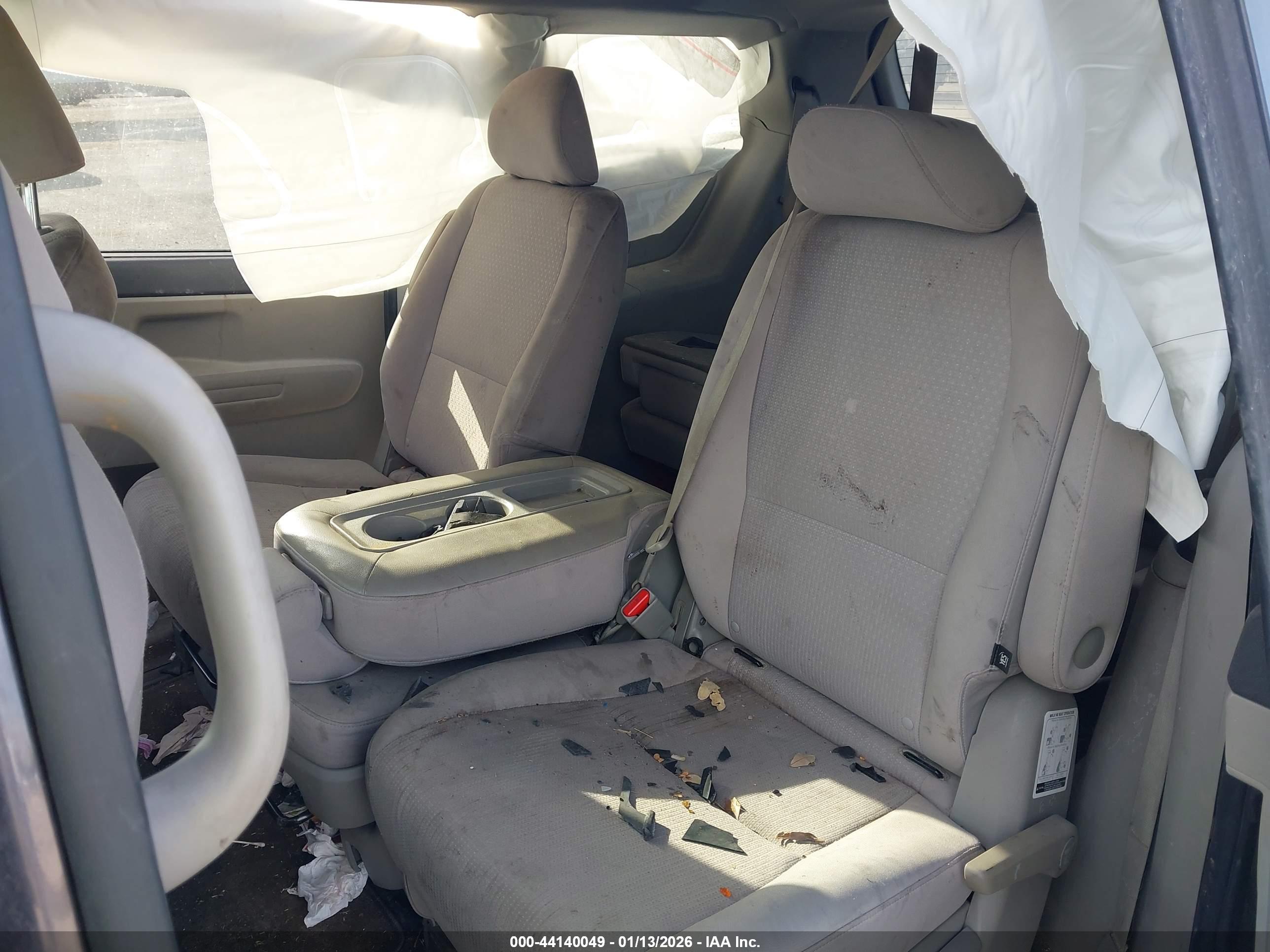 KIA SEDONA image 8