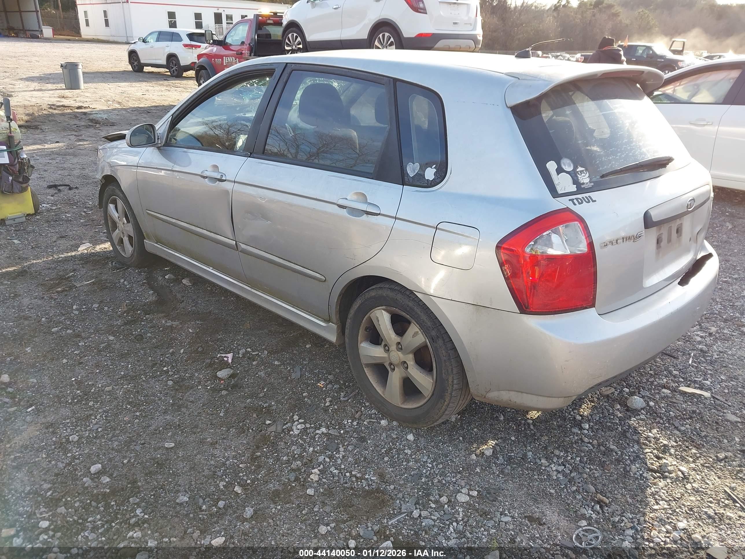 KIA SPECTRA5 image 3