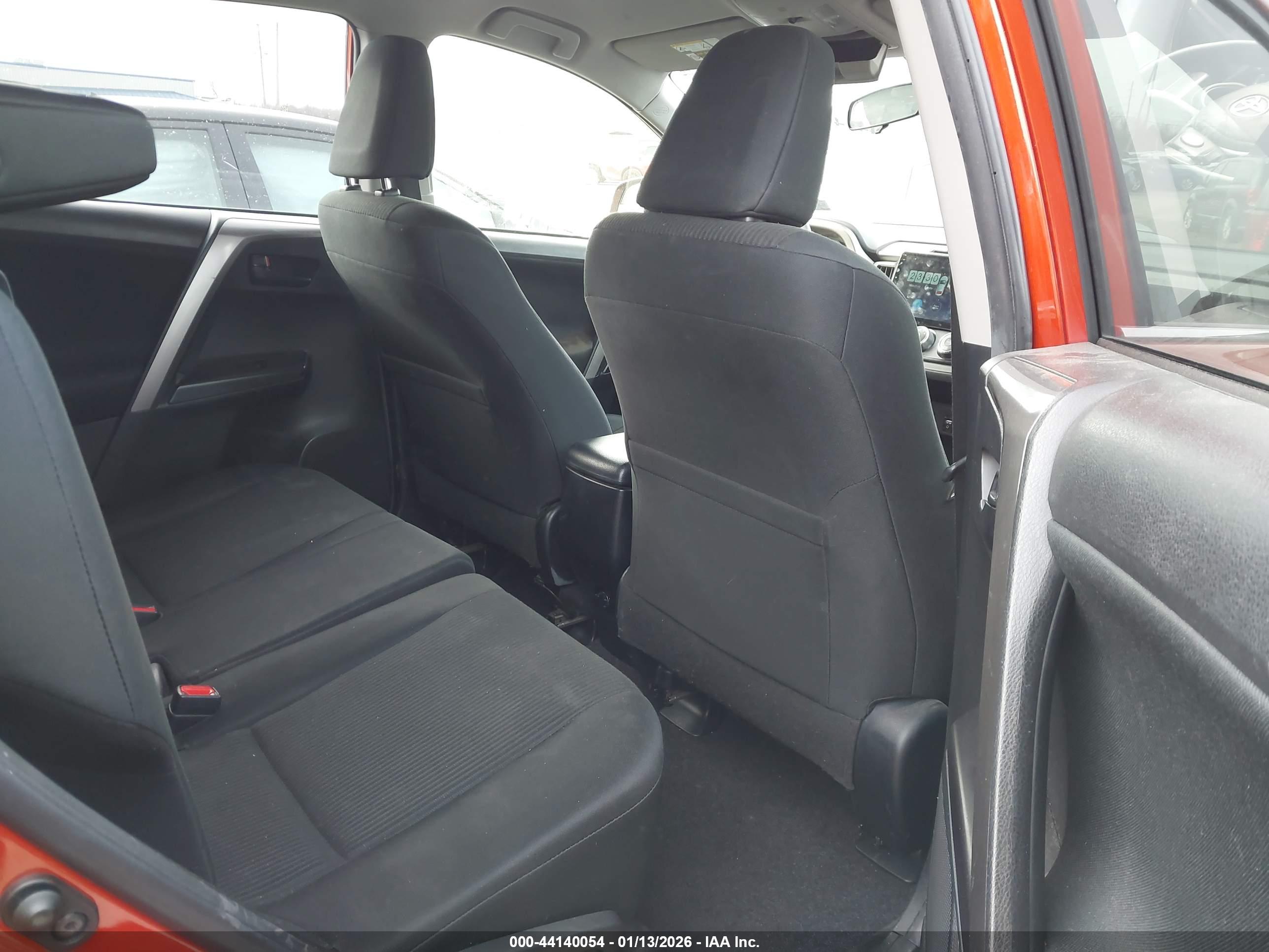 TOYOTA RAV4 image 8