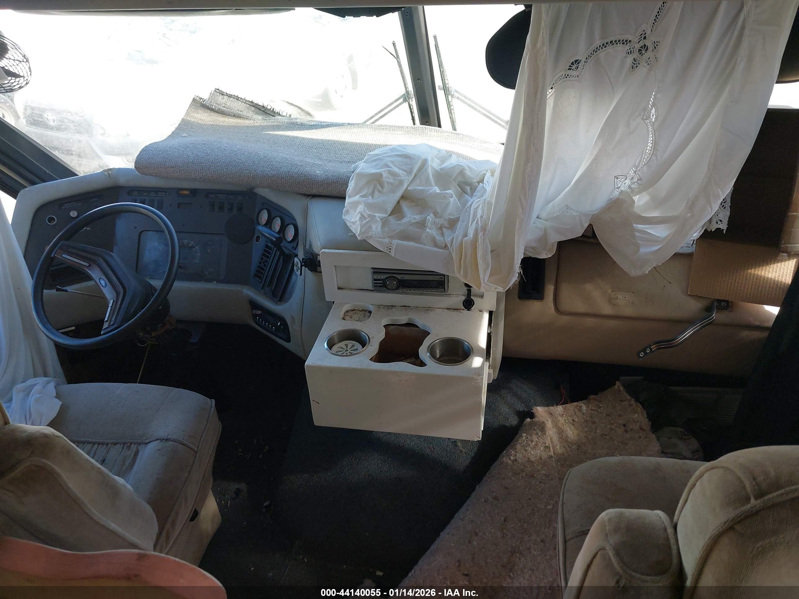 FORD ECONOLINE image 5