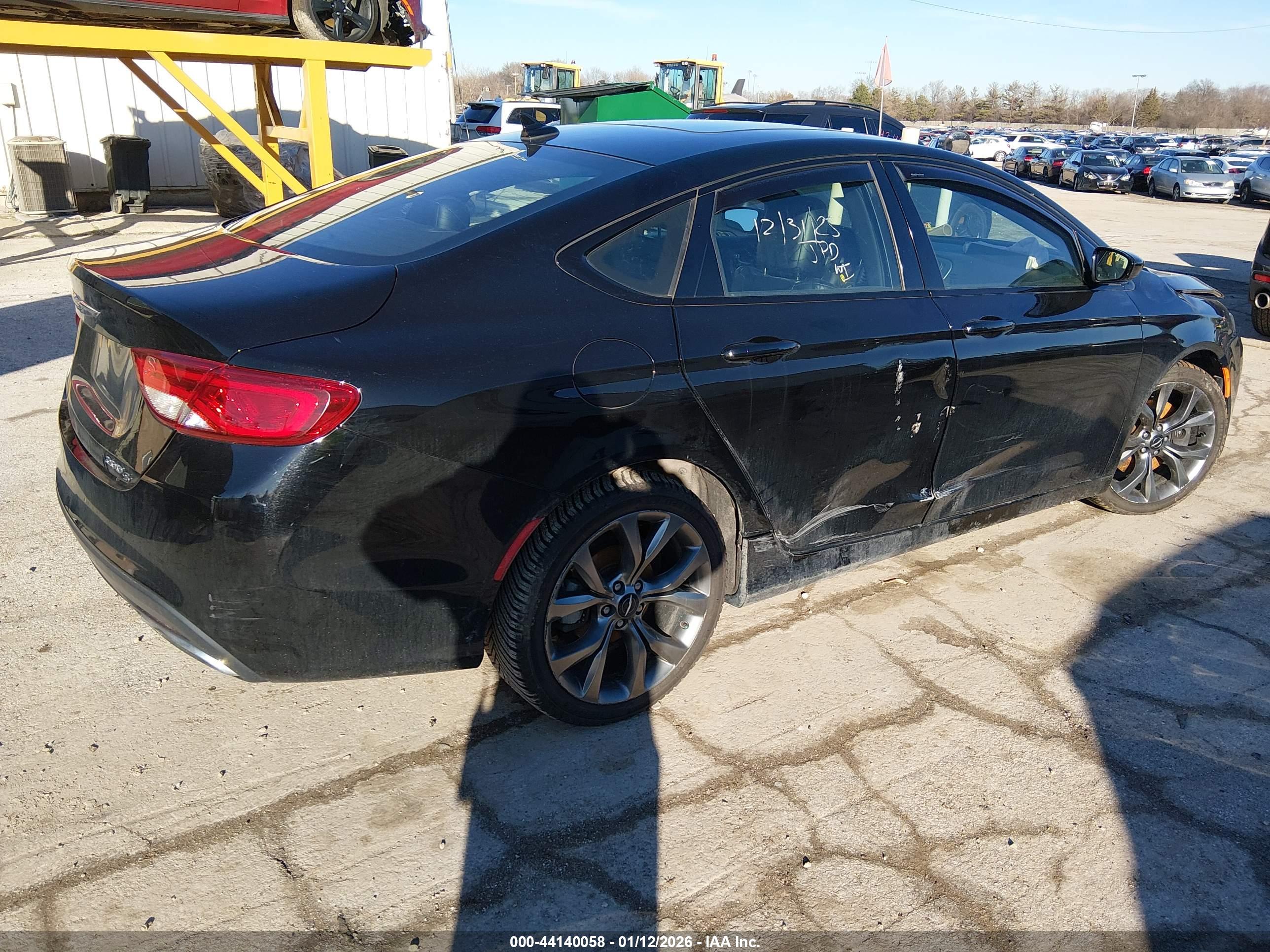 CHRYSLER 200 image 4