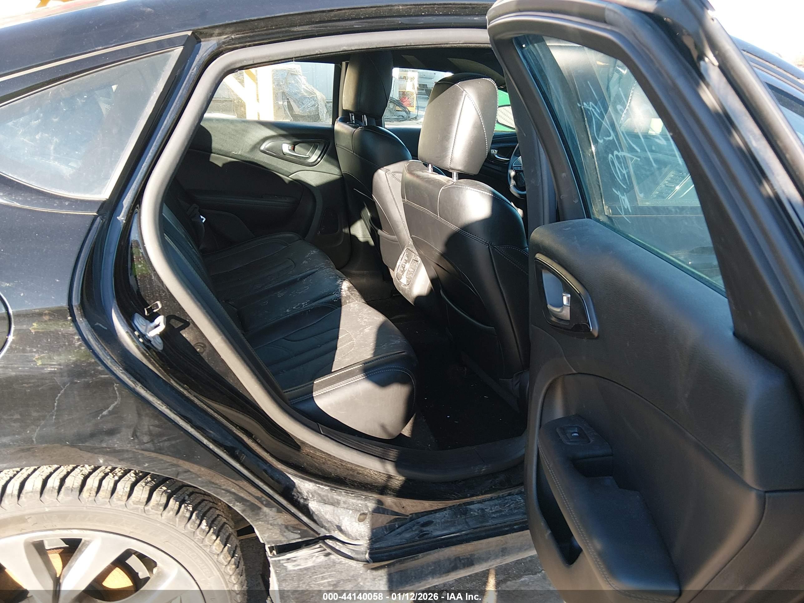 CHRYSLER 200 image 8