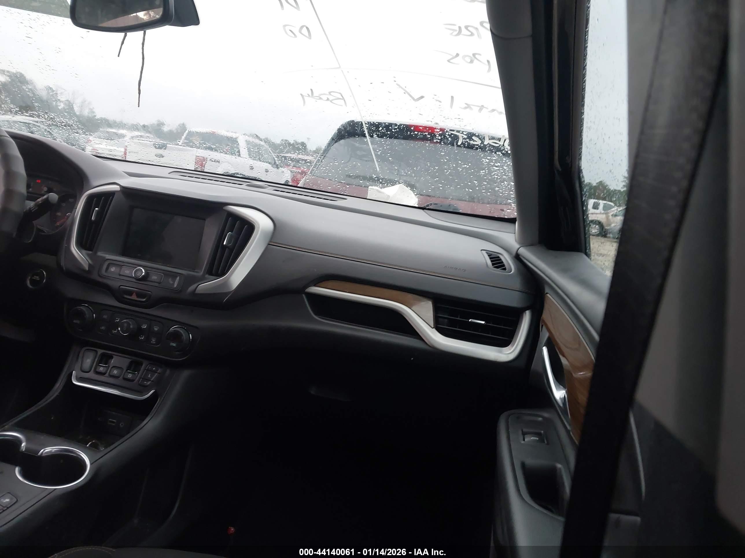 GMC TERRAIN image 5