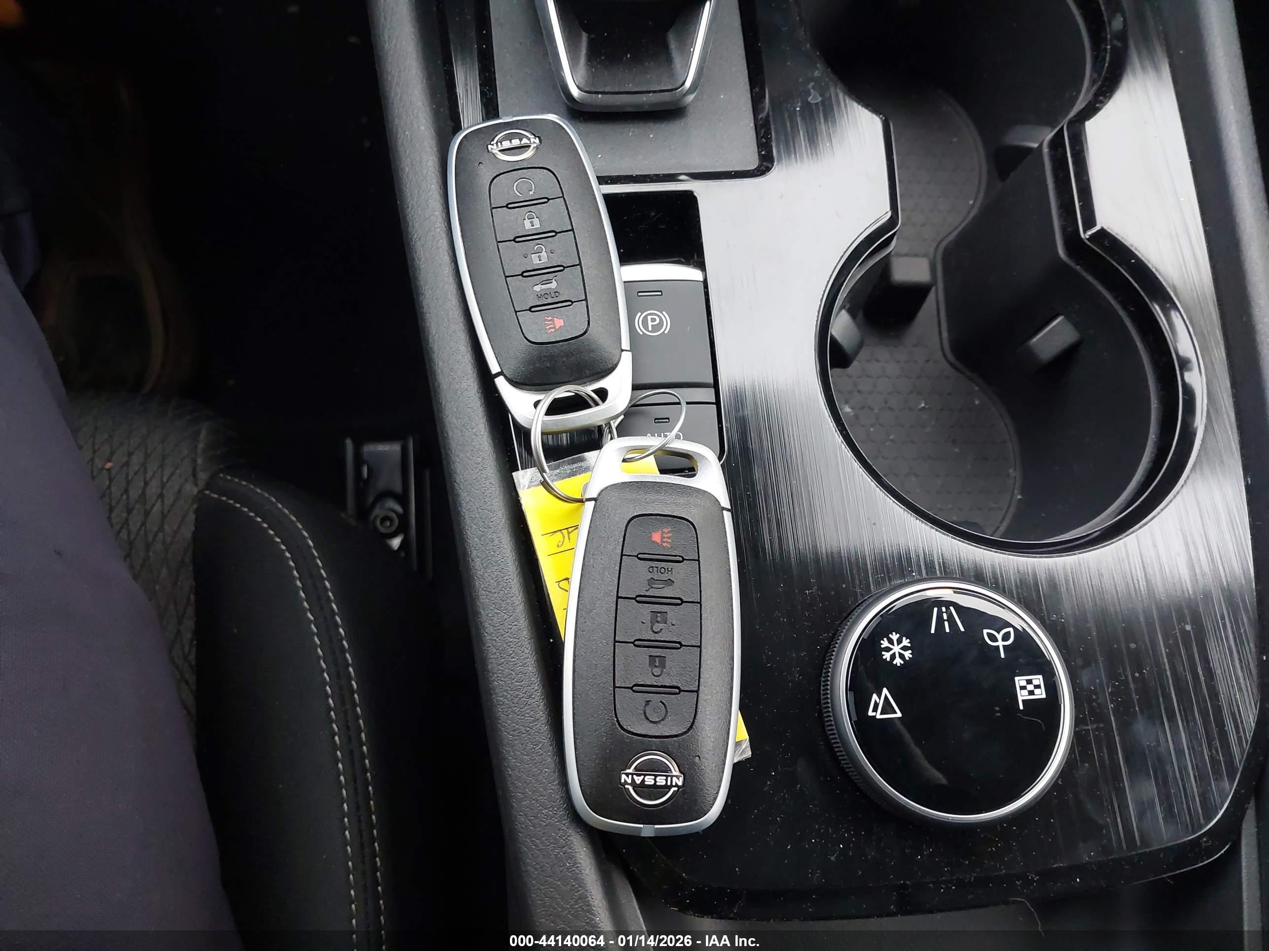 NISSAN ROGUE image 11