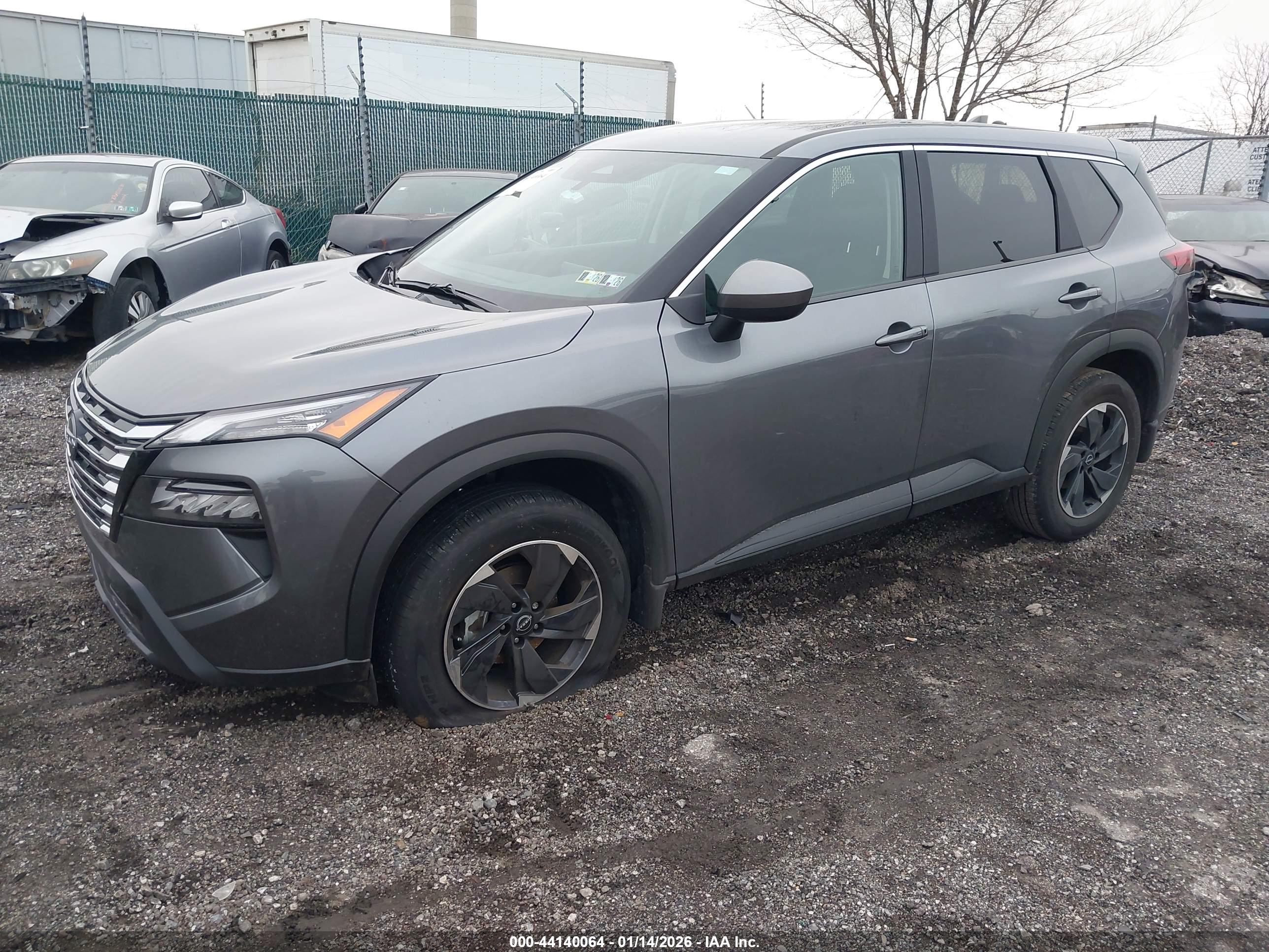 NISSAN ROGUE image 2