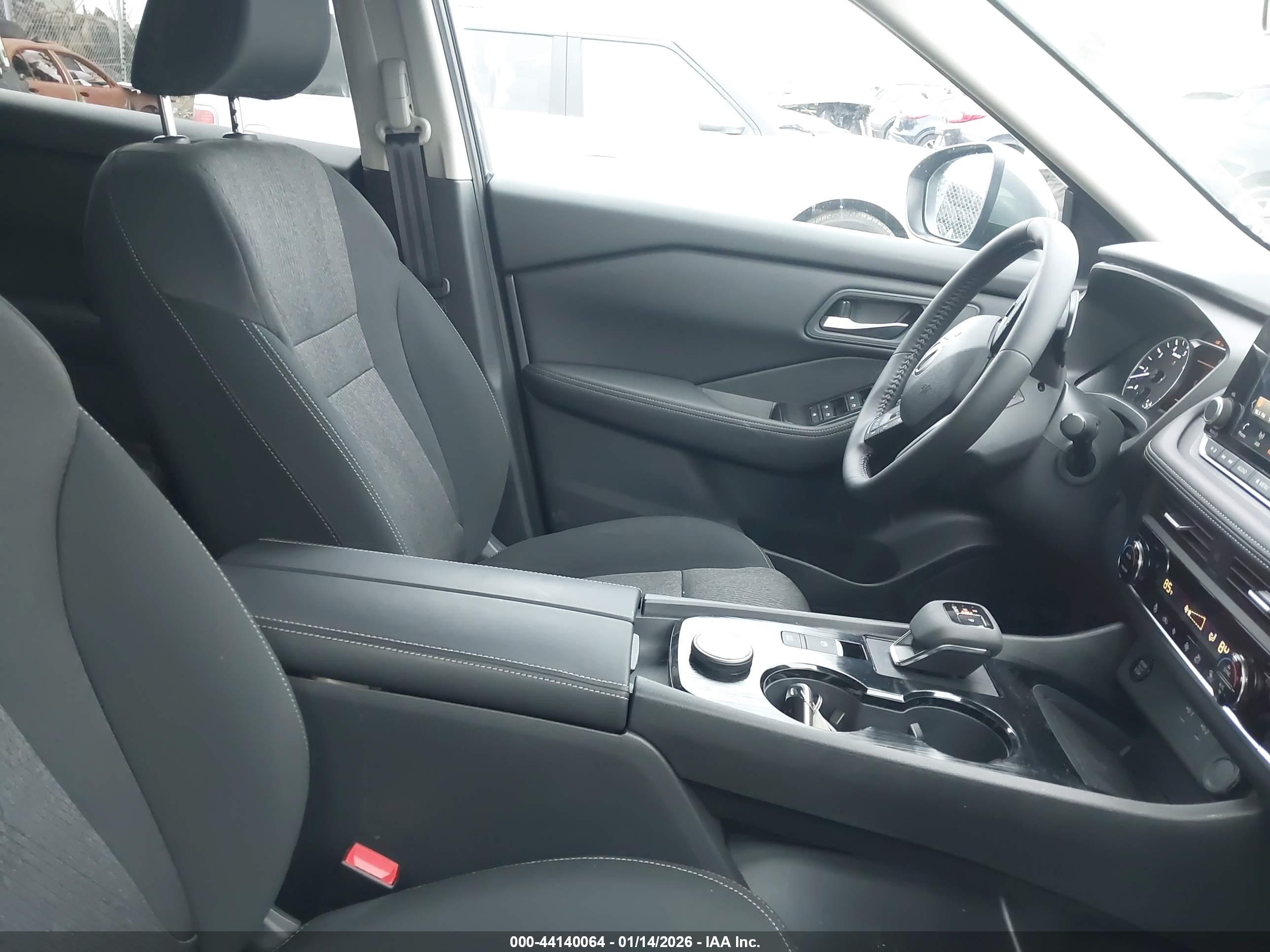 NISSAN ROGUE image 5