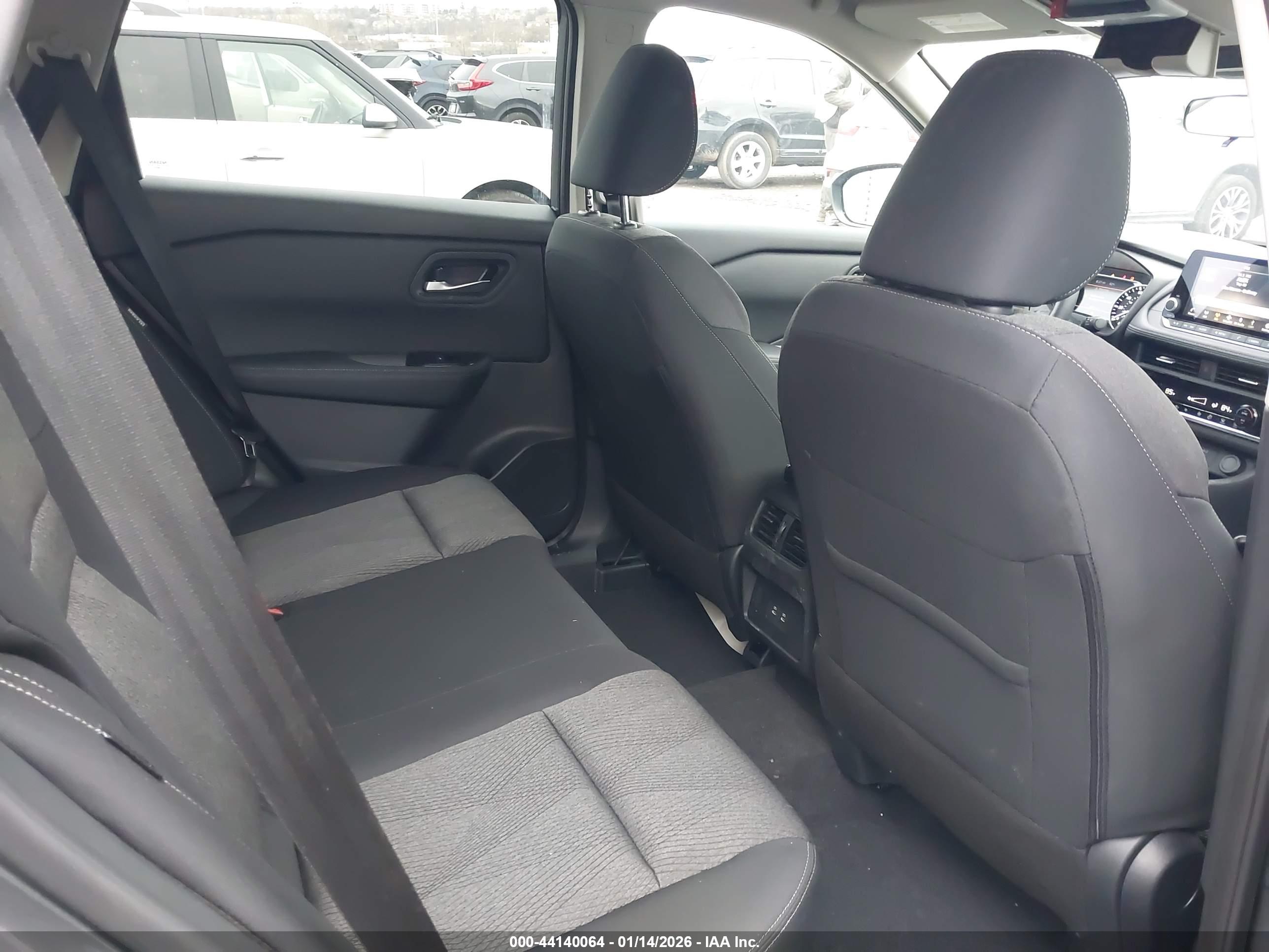 NISSAN ROGUE image 8