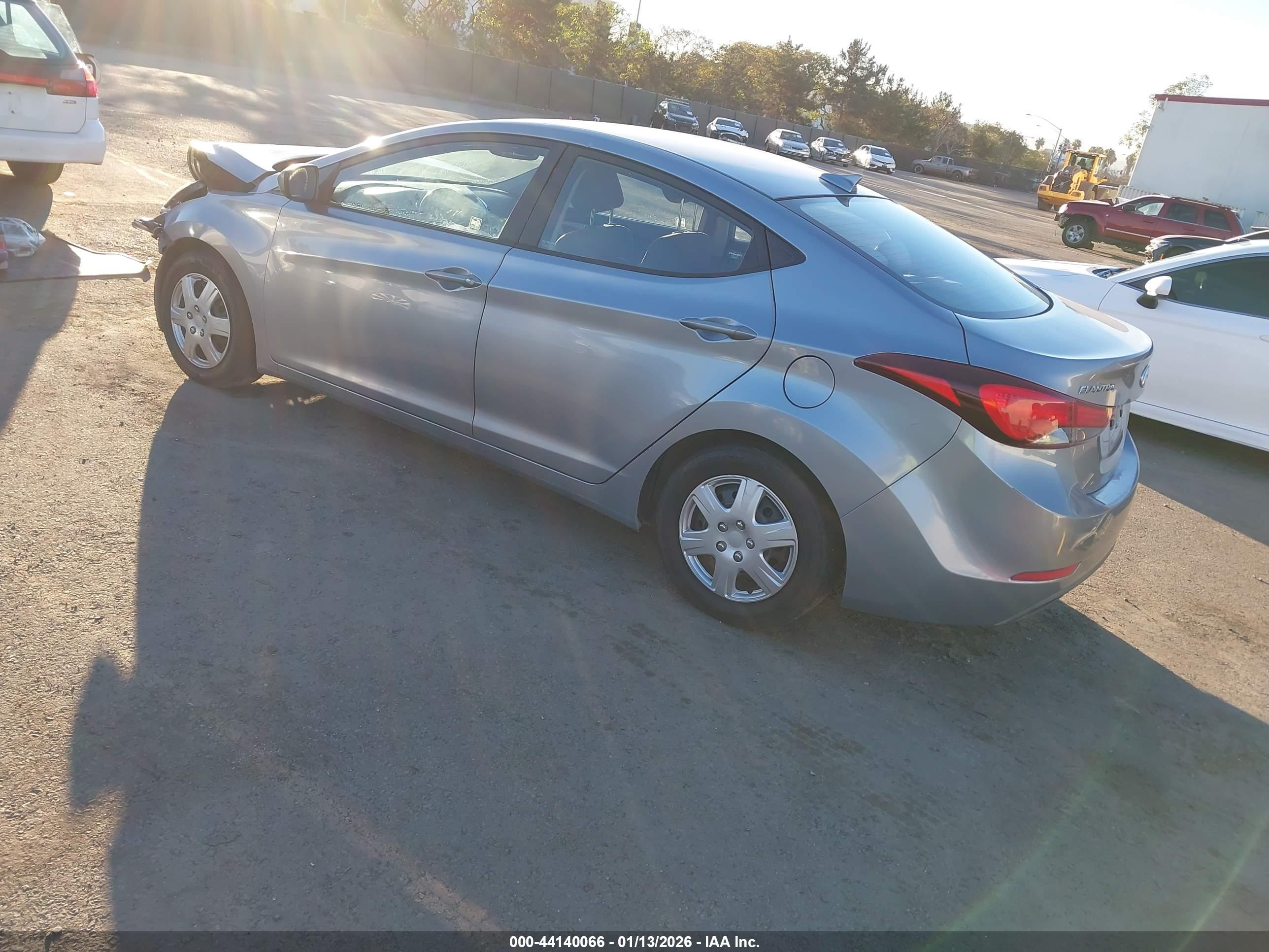 HYUNDAI ELANTRA image 3