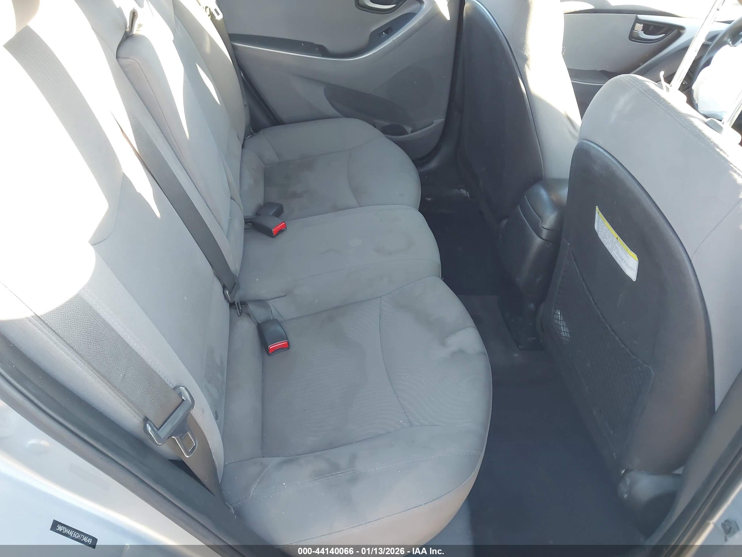 HYUNDAI ELANTRA image 8