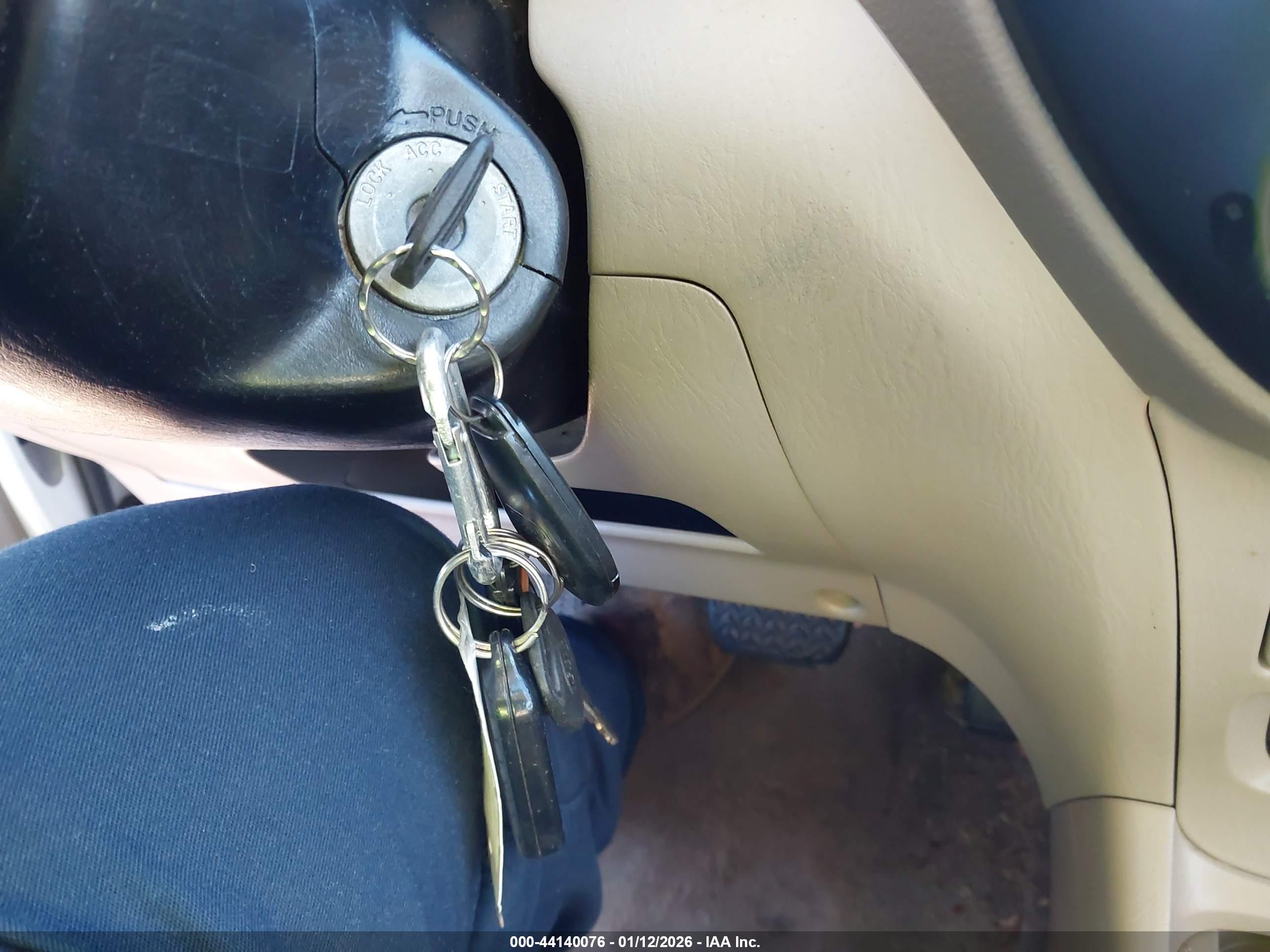 TOYOTA RAV4 image 11