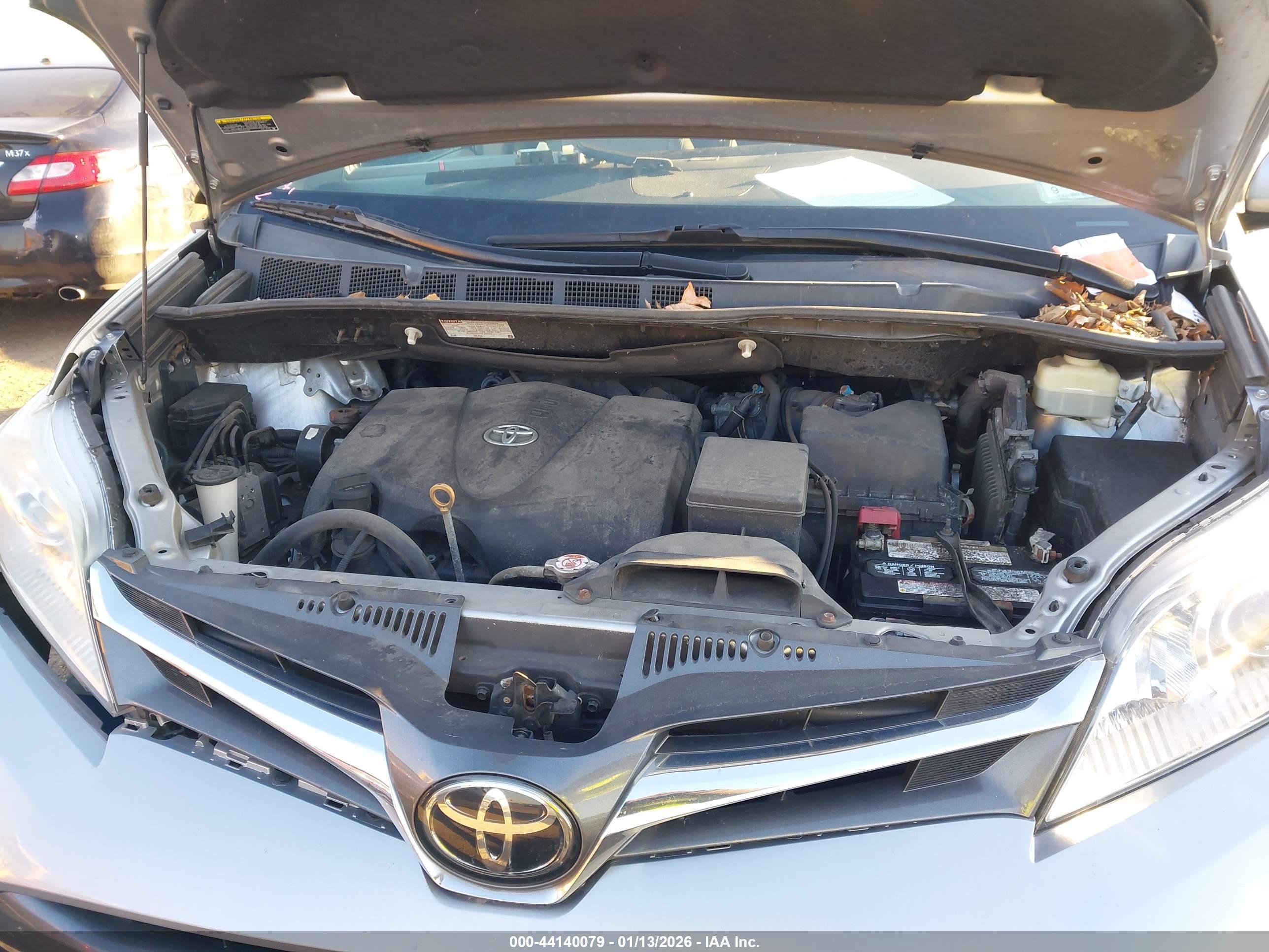 TOYOTA SIENNA image 10