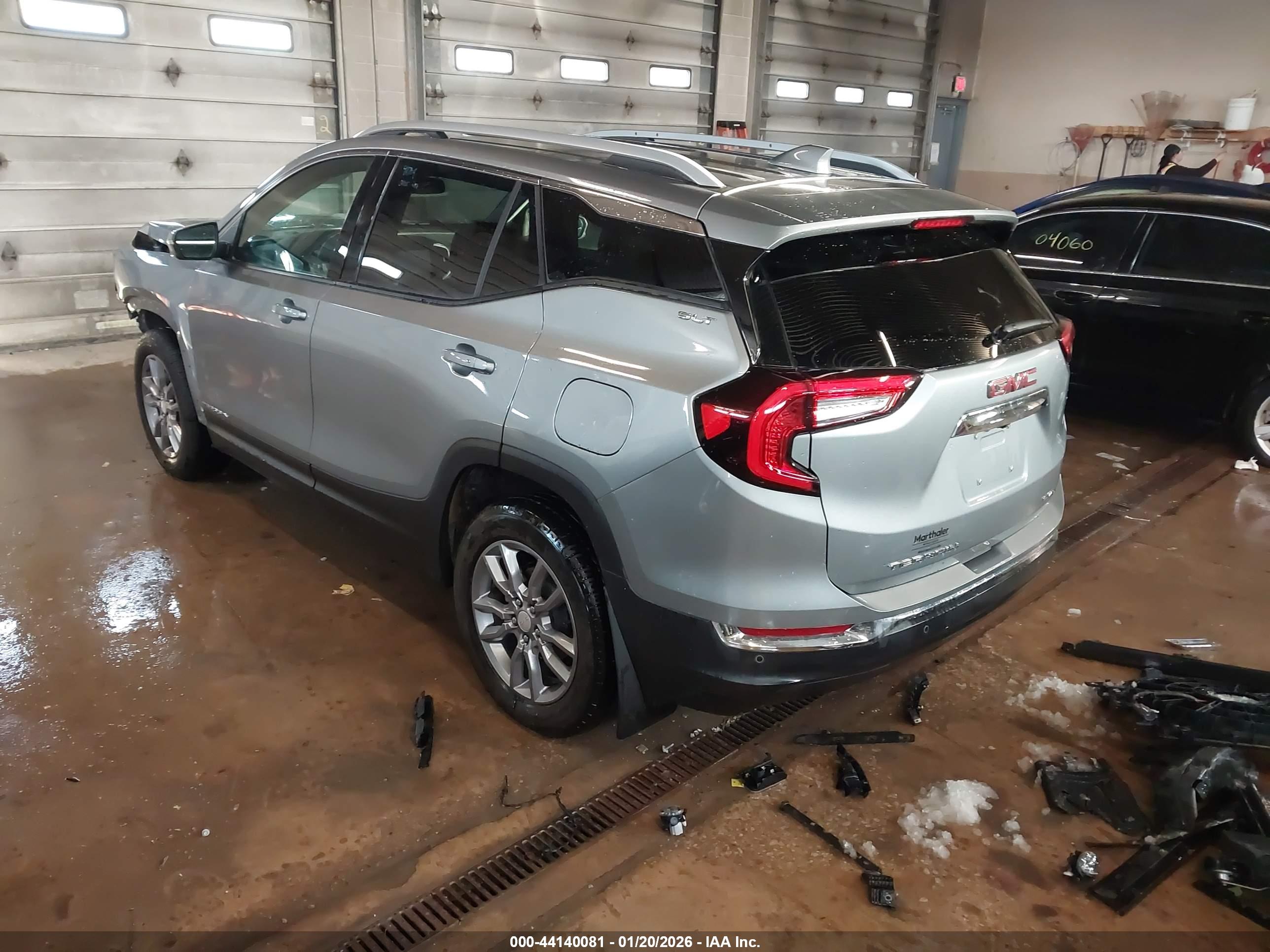 GMC TERRAIN image 3