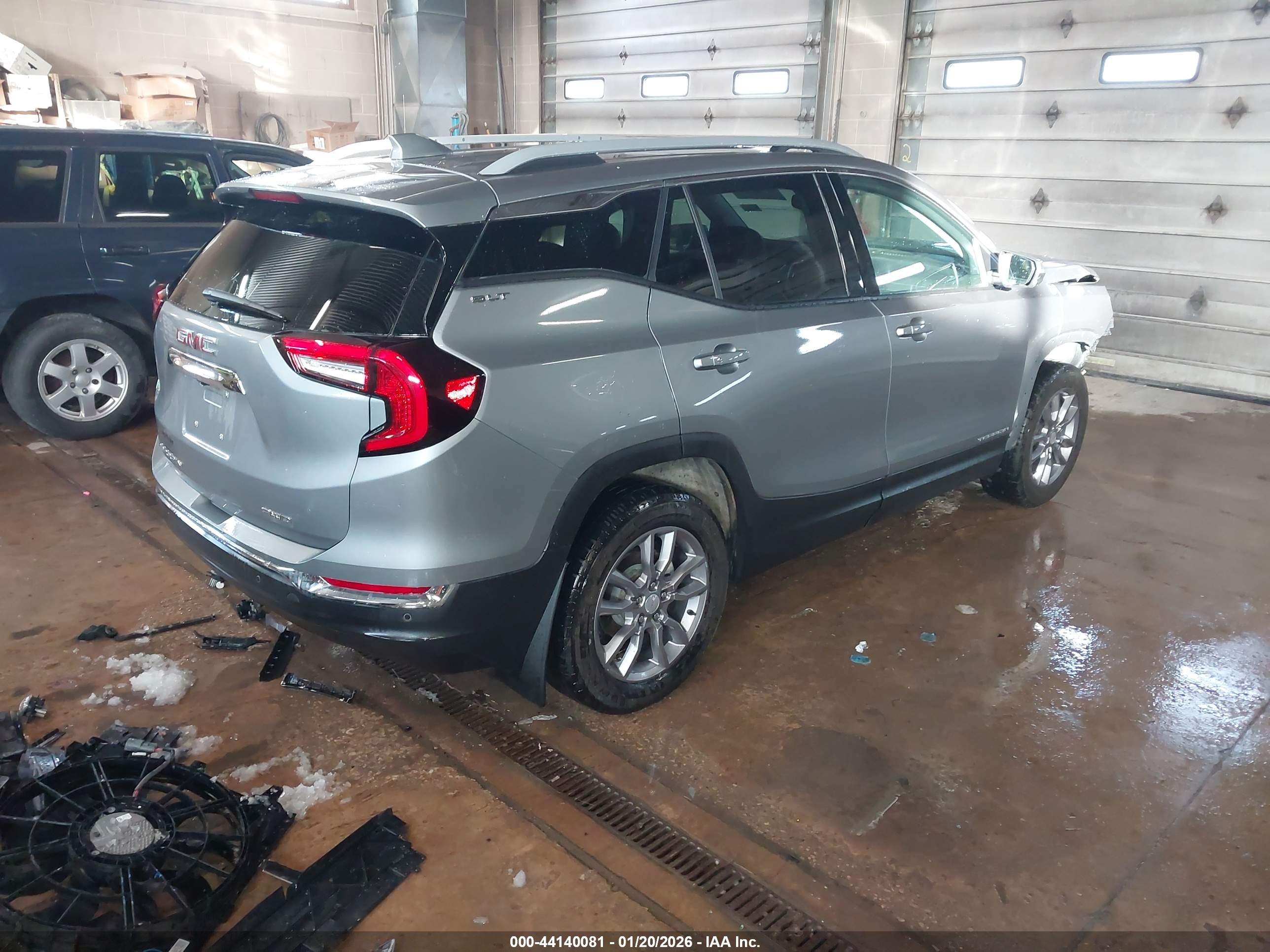 GMC TERRAIN image 4