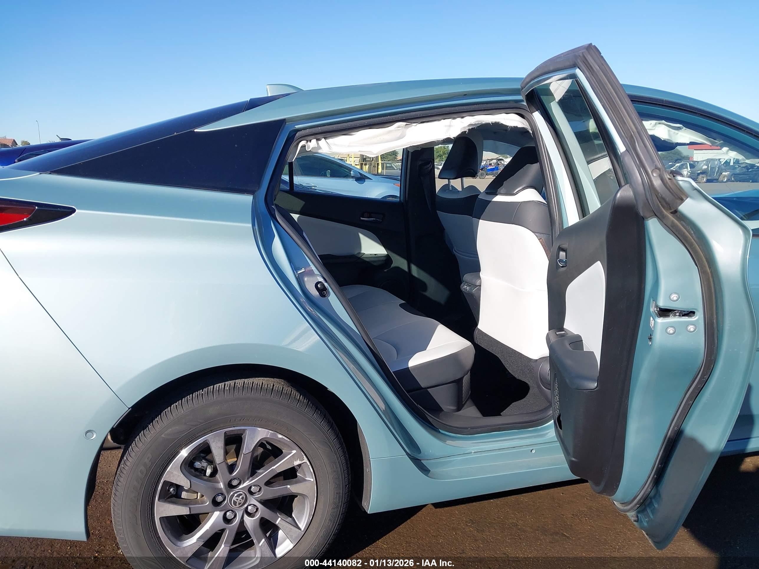 TOYOTA PRIUS image 8