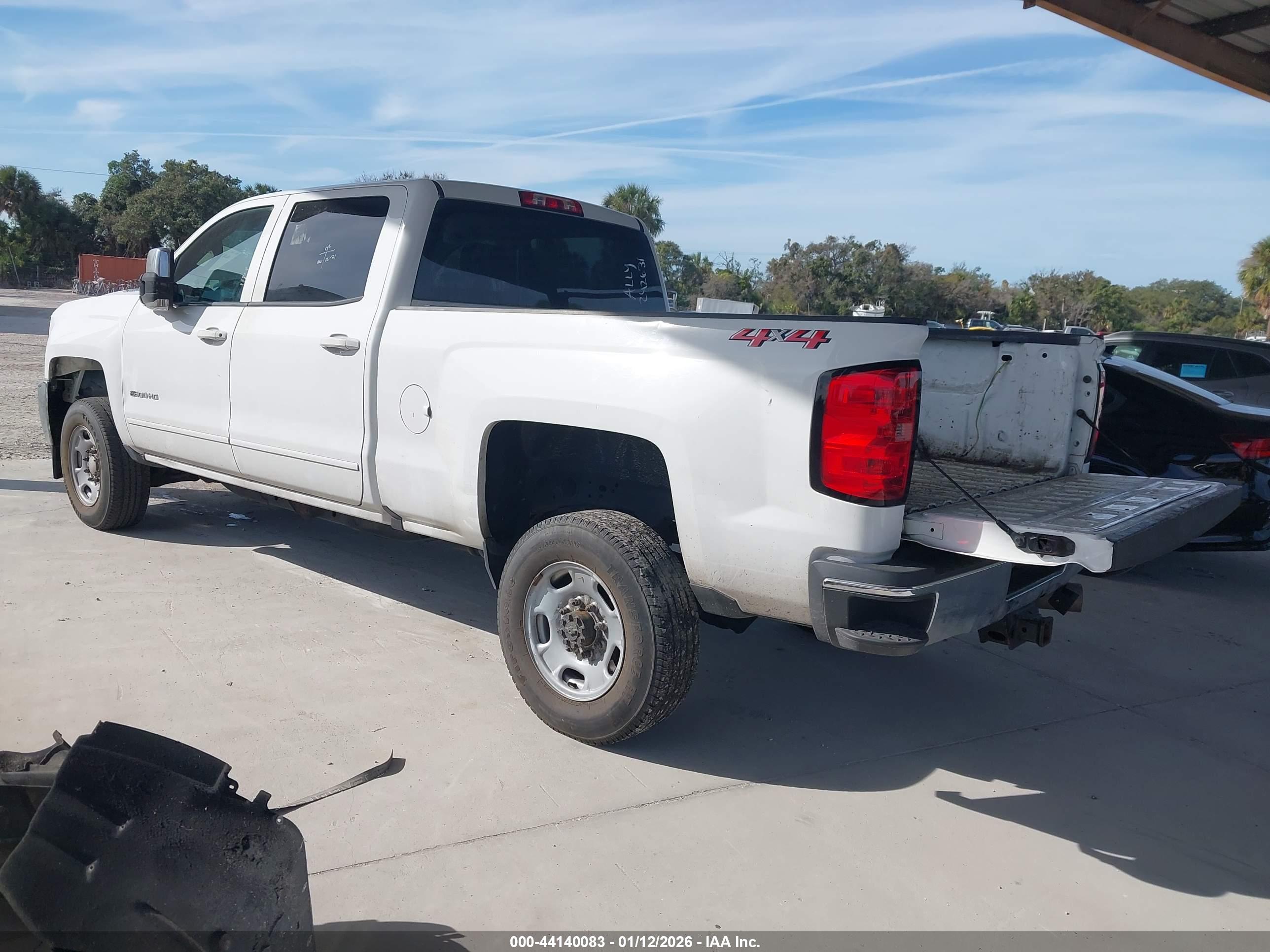 CHEVROLET SILVERADO image 3