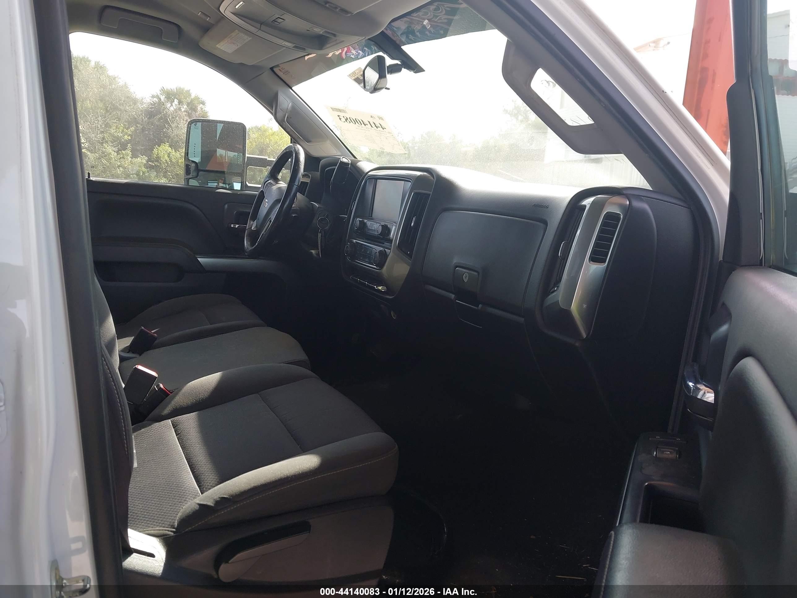 CHEVROLET SILVERADO image 5