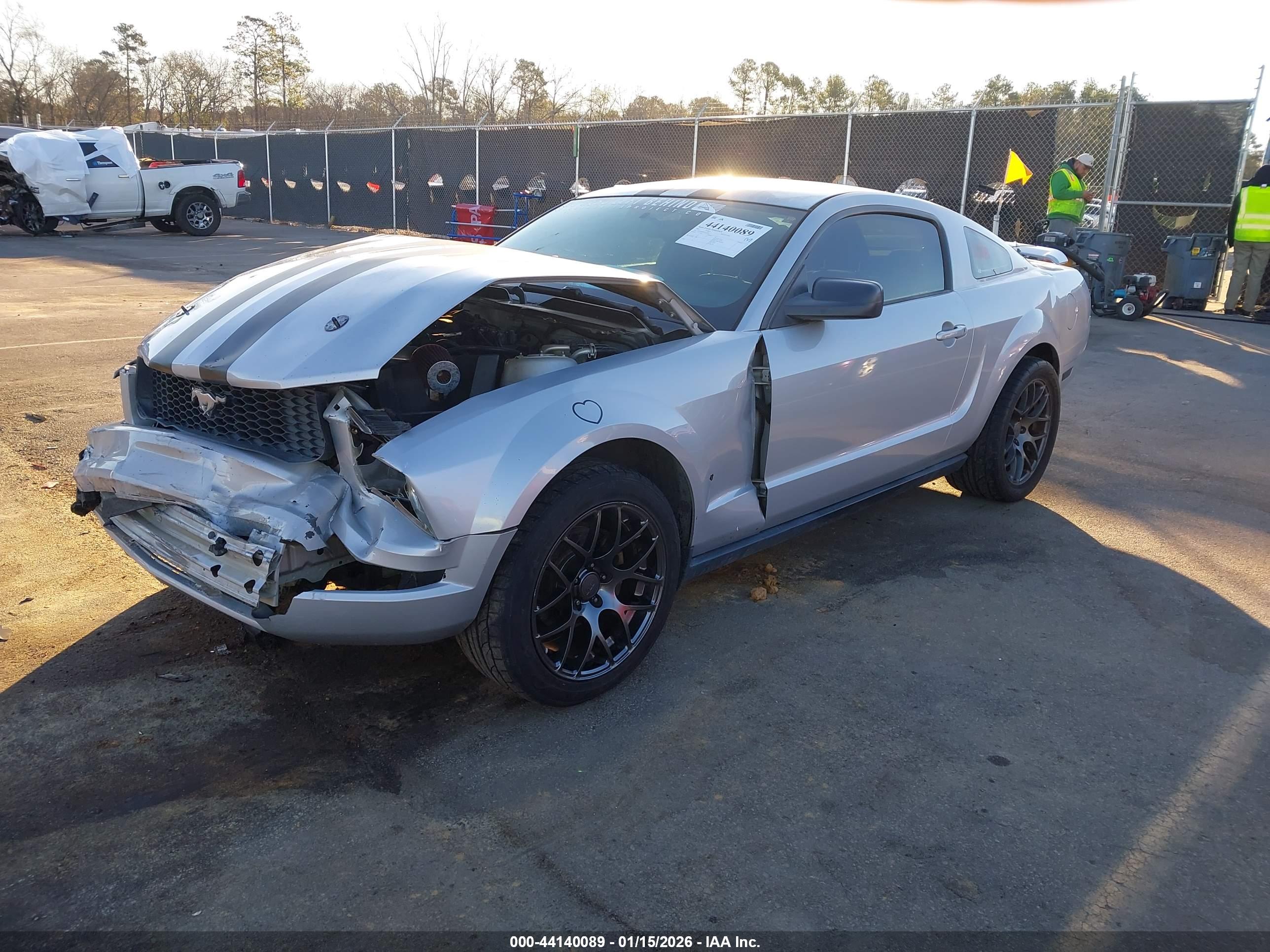 FORD MUSTANG image 2