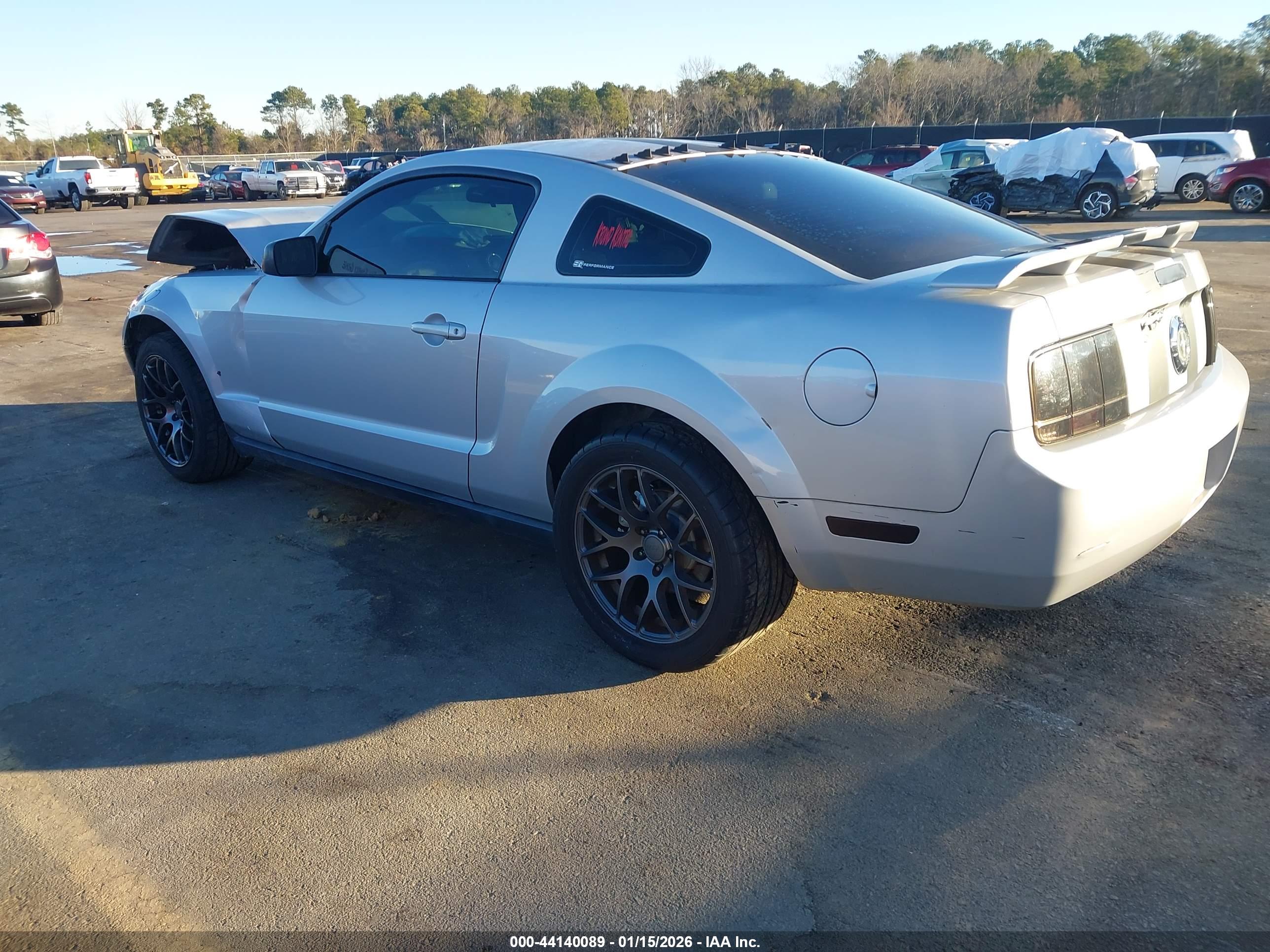 FORD MUSTANG image 3