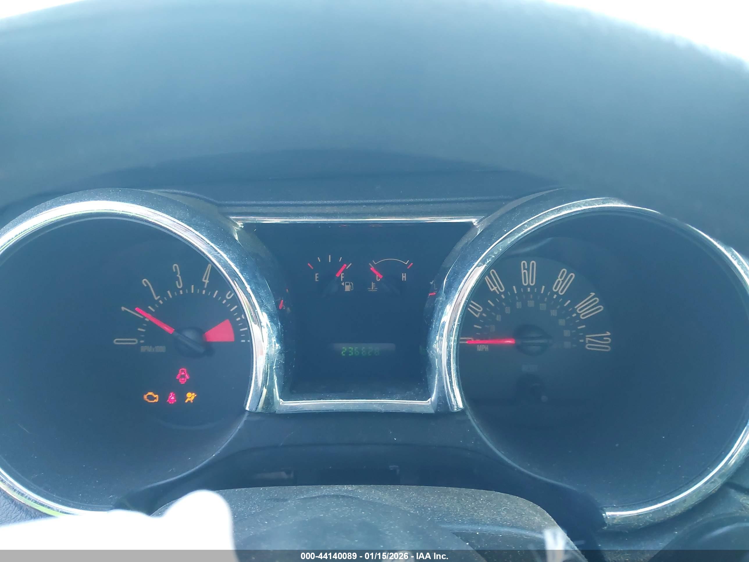 FORD MUSTANG image 7