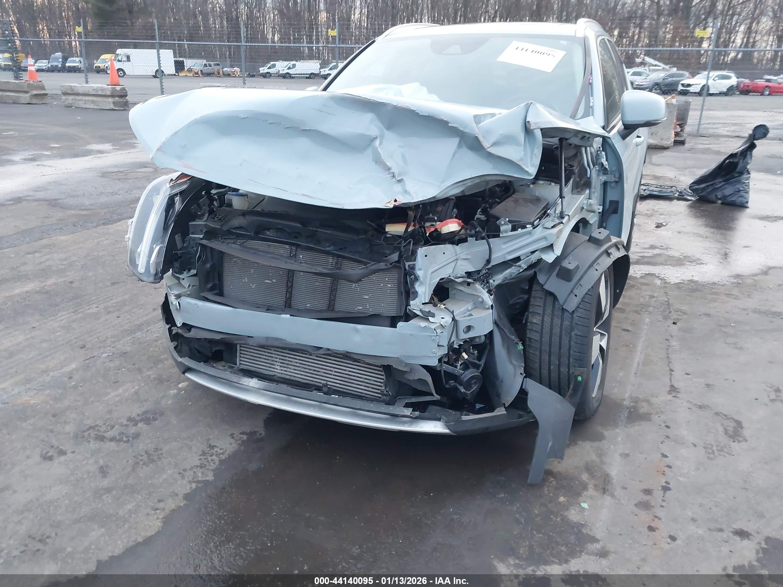 VOLVO XC40 image 6