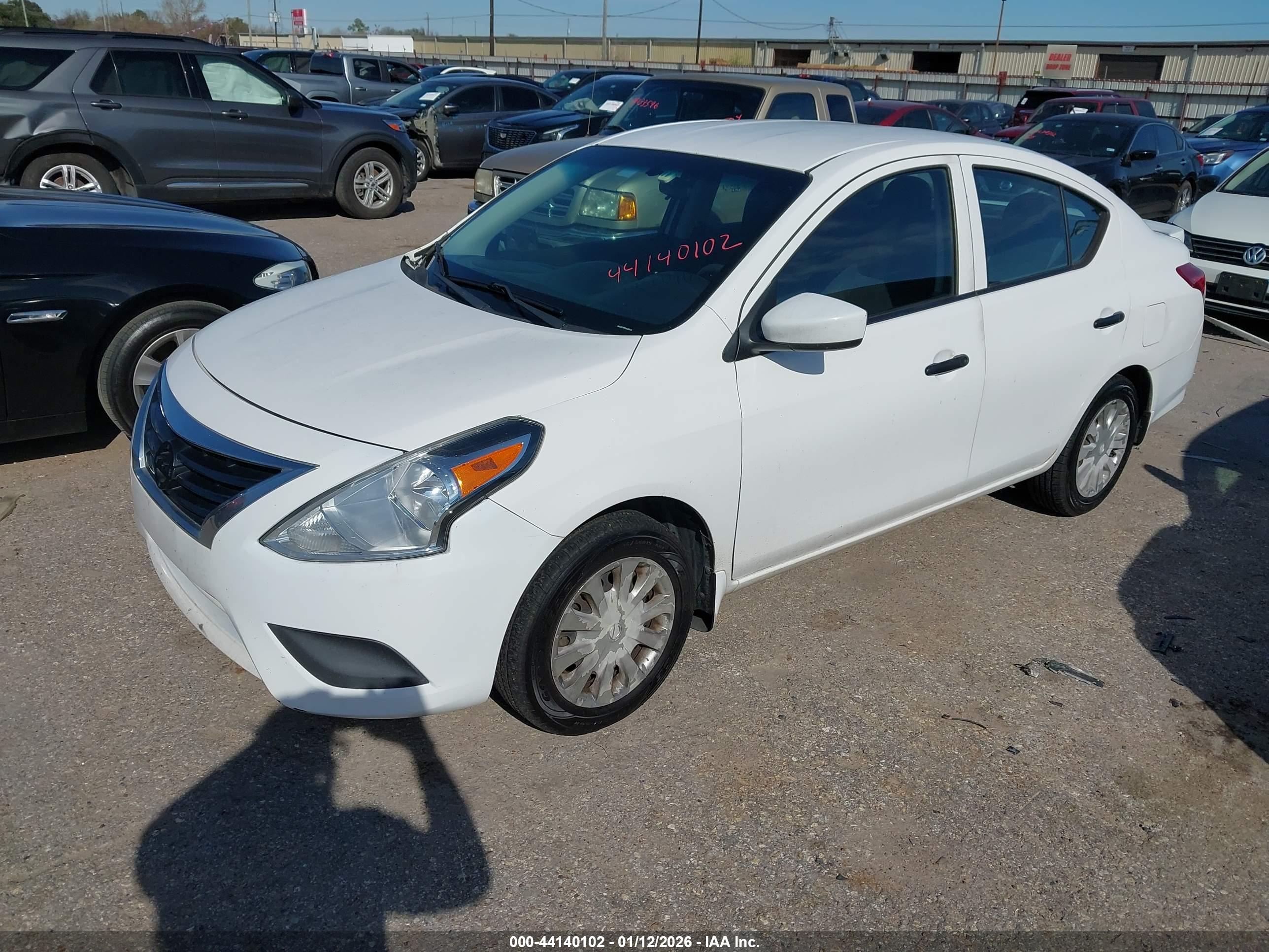 NISSAN VERSA image 2