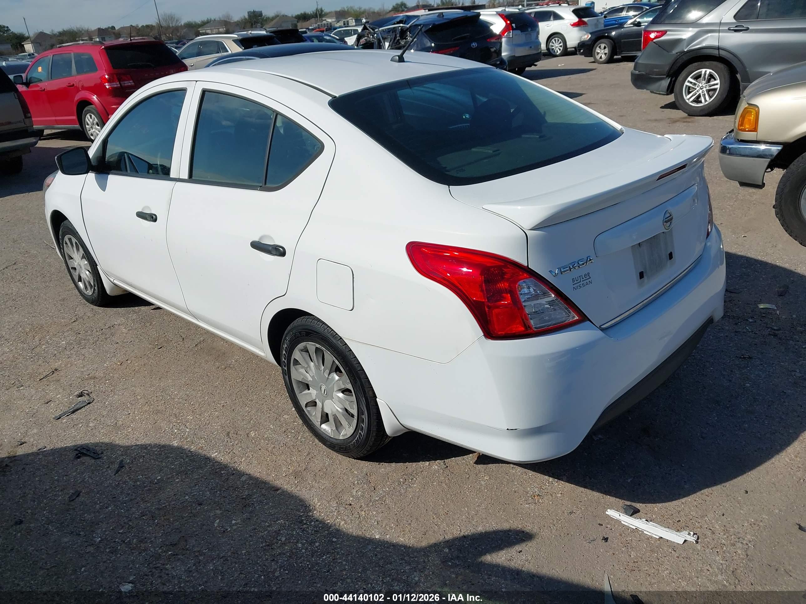 NISSAN VERSA image 3