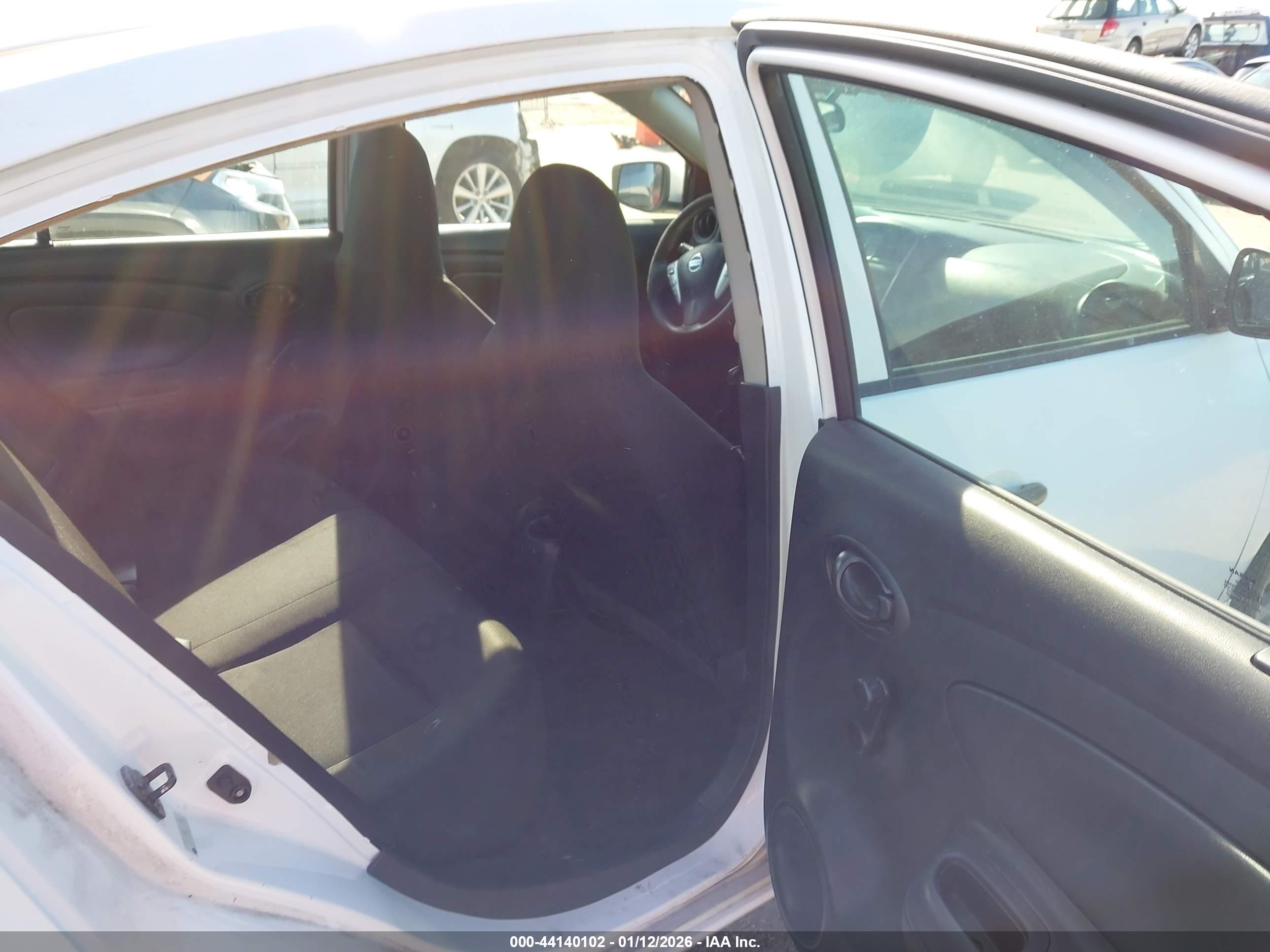 NISSAN VERSA image 8