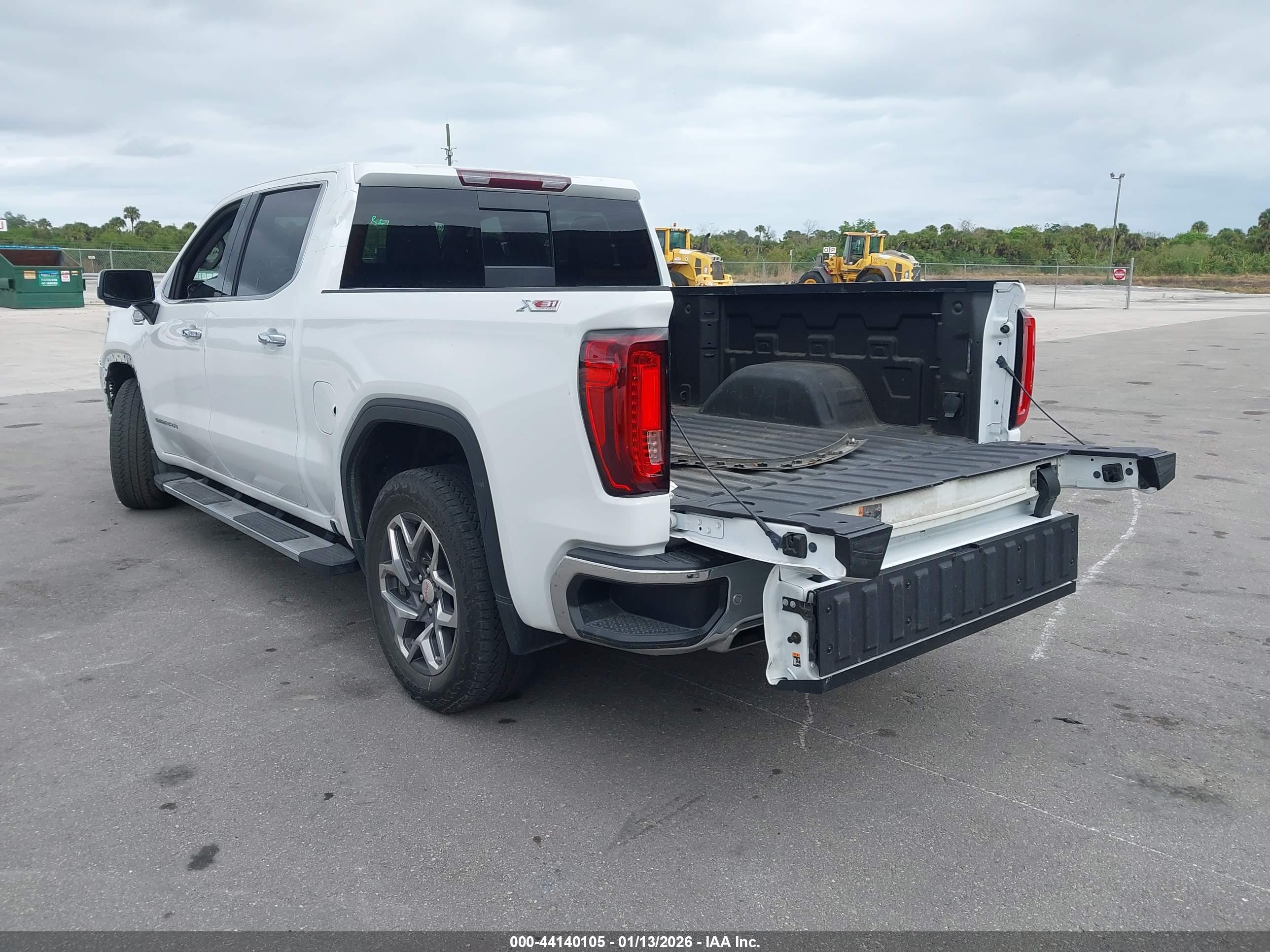 GMC SIERRA image 3